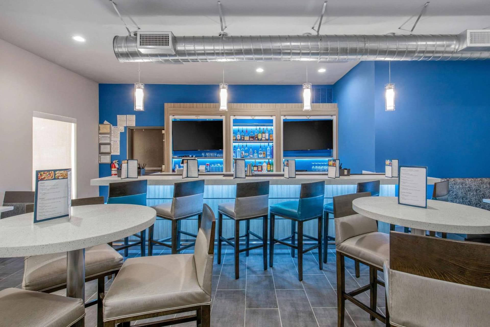 Clarion Inn & Suites DFW North gallery photo in Irving, TX — image 45