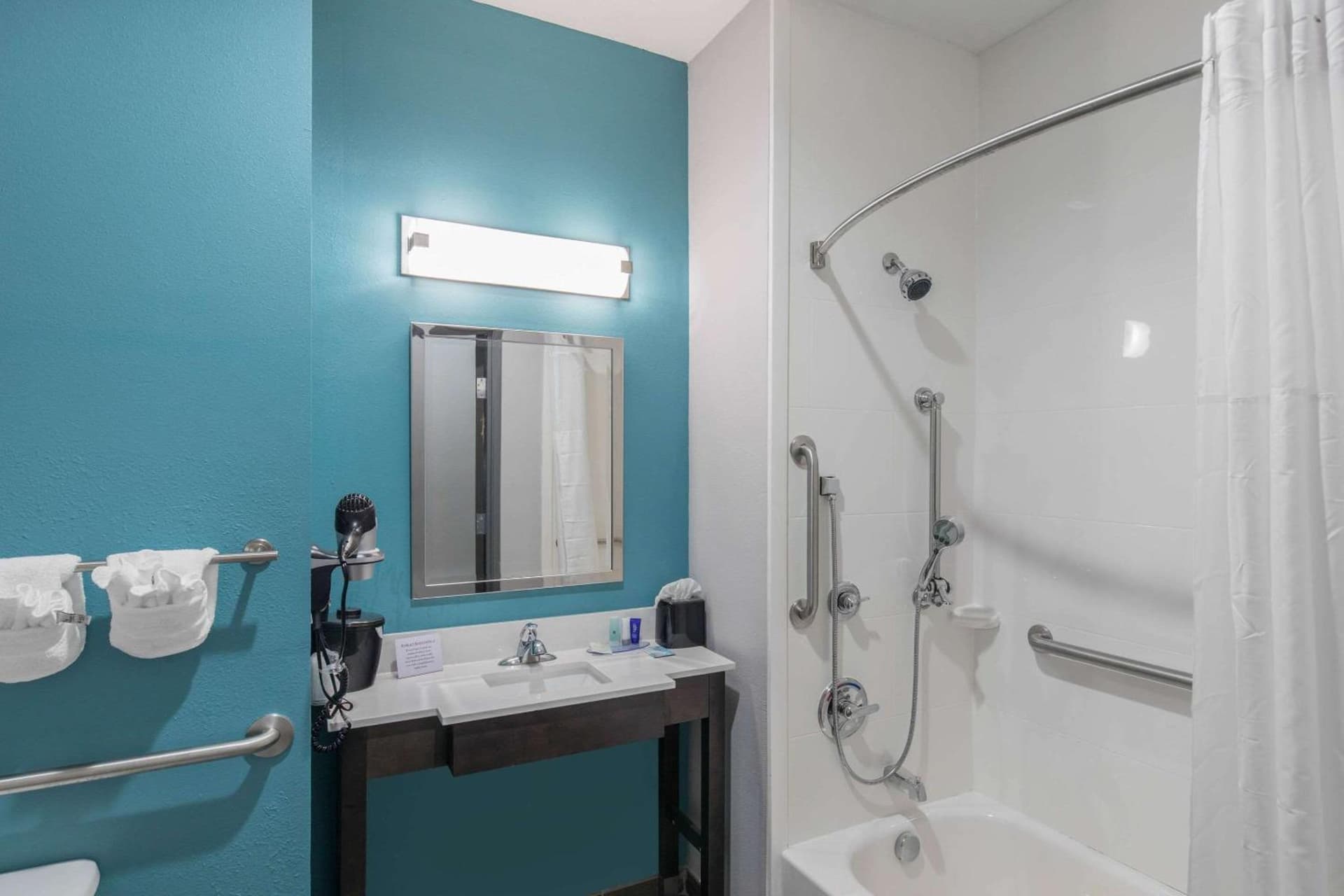 Clarion Inn & Suites DFW North gallery photo in Irving, TX — image 35