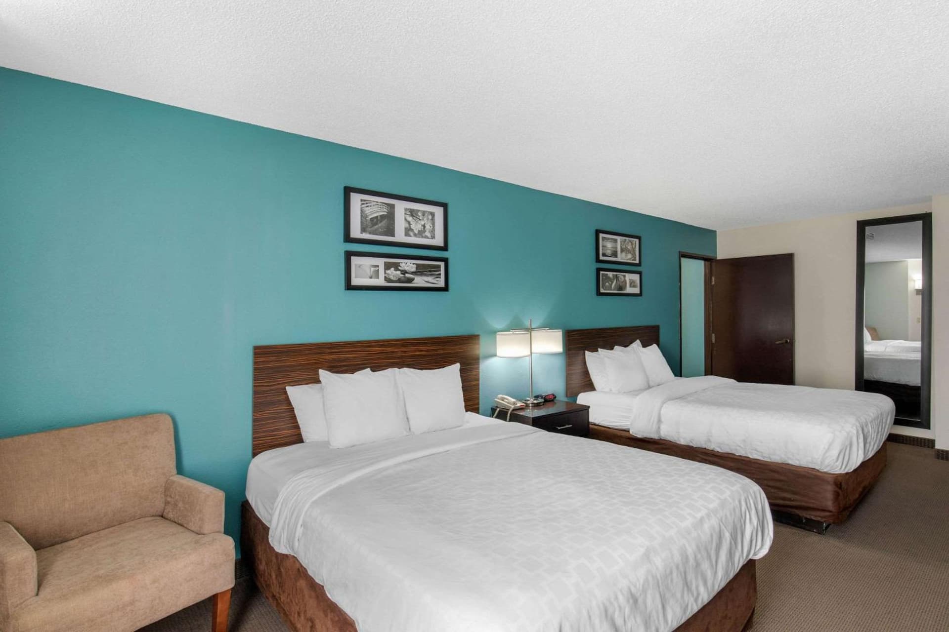 Clarion Inn & Suites DFW North gallery photo in Irving, TX — image 43