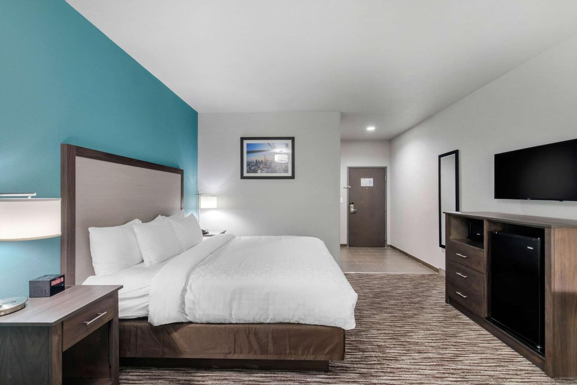 Clarion Inn & Suites DFW North gallery photo in Irving, TX — image 25