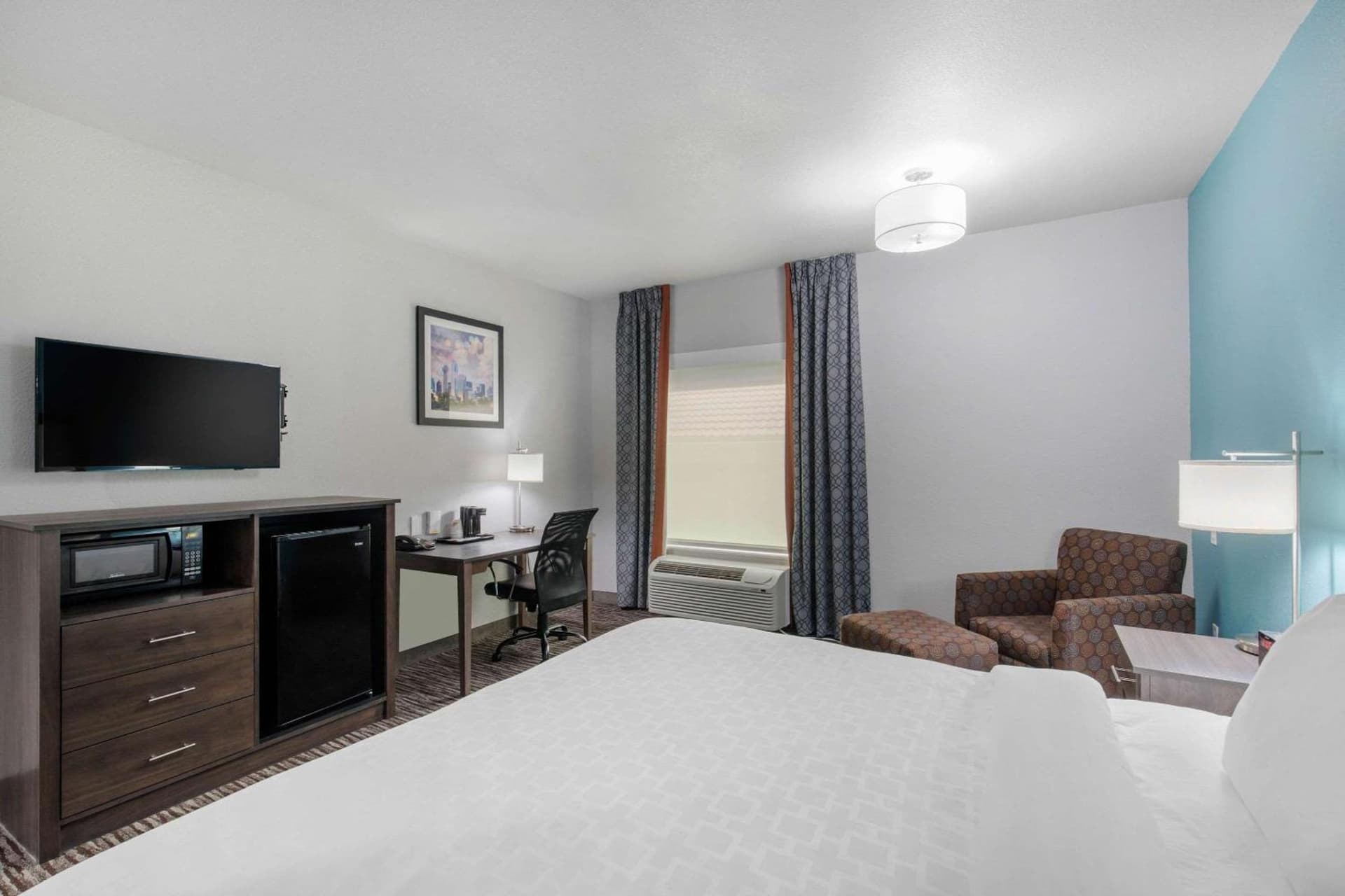 Clarion Inn & Suites DFW North interior in Irving, TX — gallery photo 2