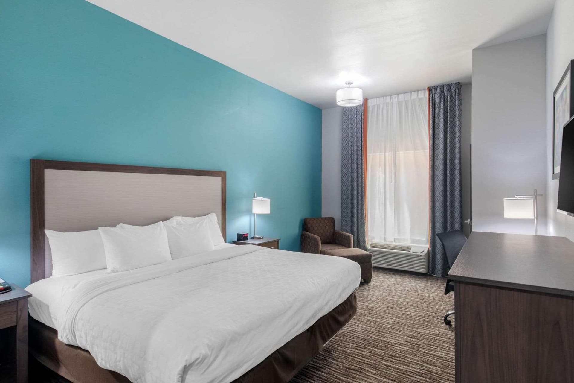 Clarion Inn & Suites DFW North gallery photo in Irving, TX — image 37