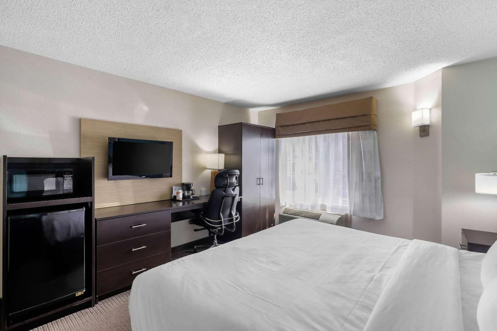 Clarion Inn & Suites DFW North gallery photo in Irving, TX — image 15