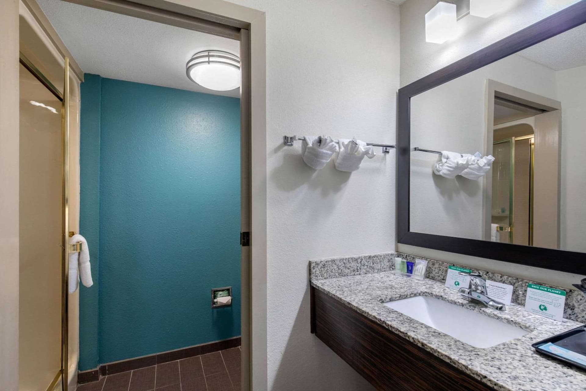 Clarion Inn & Suites DFW North gallery photo in Irving, TX — image 10