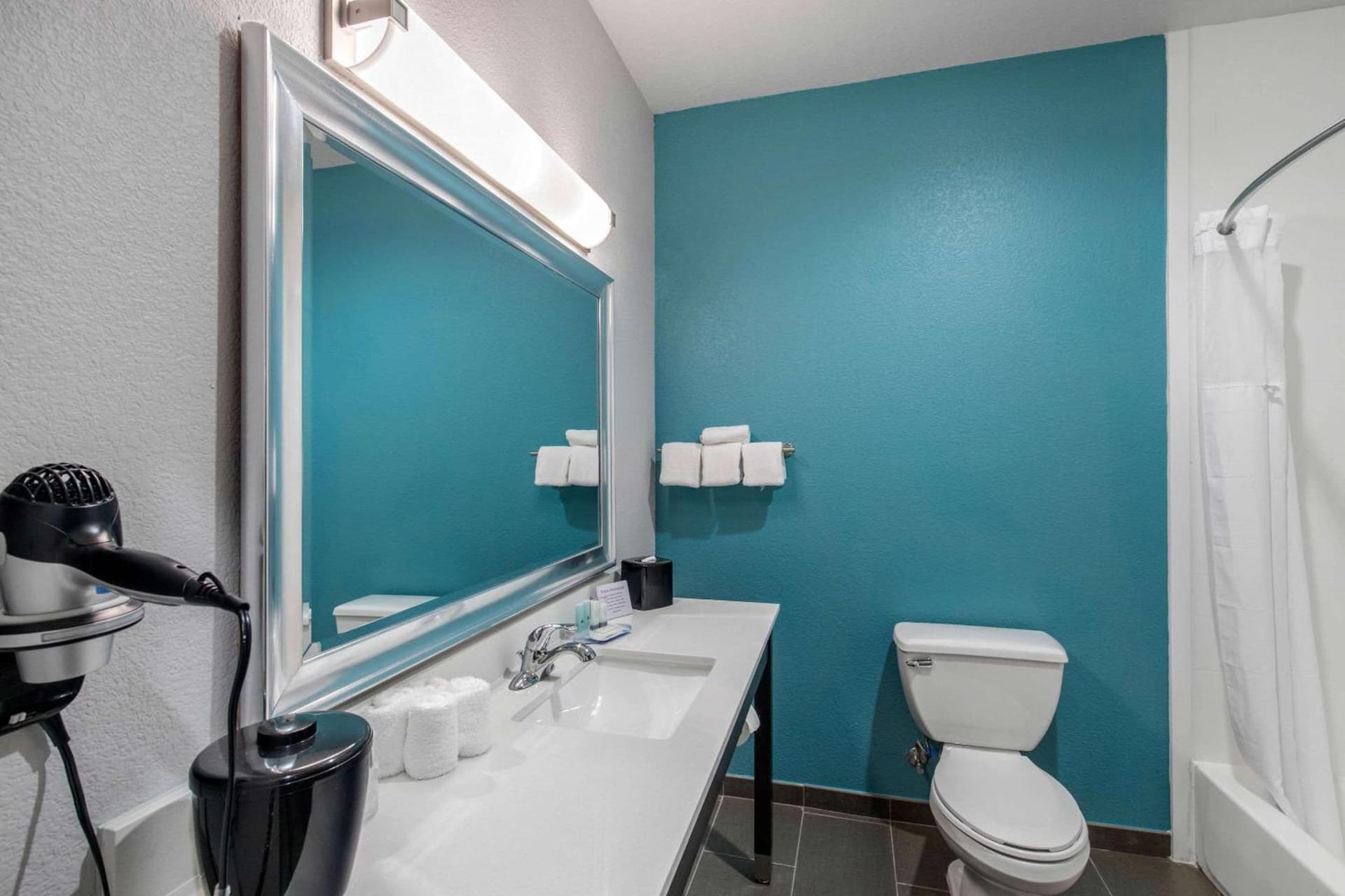 Clarion Inn & Suites DFW North gallery photo in Irving, TX — image 20