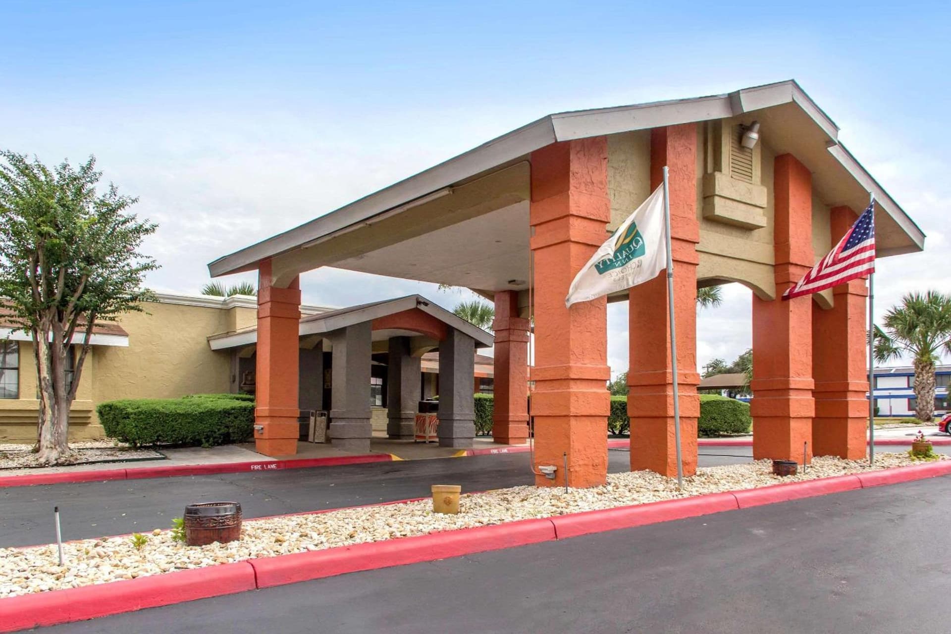 Quality Inn & Suites I-35 near Frost Bank Center interior in San Antonio, TX — gallery photo 2