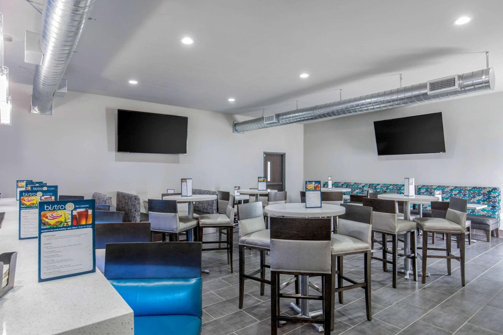 Clarion Inn & Suites DFW North property views in Irving, TX — gallery photo 3