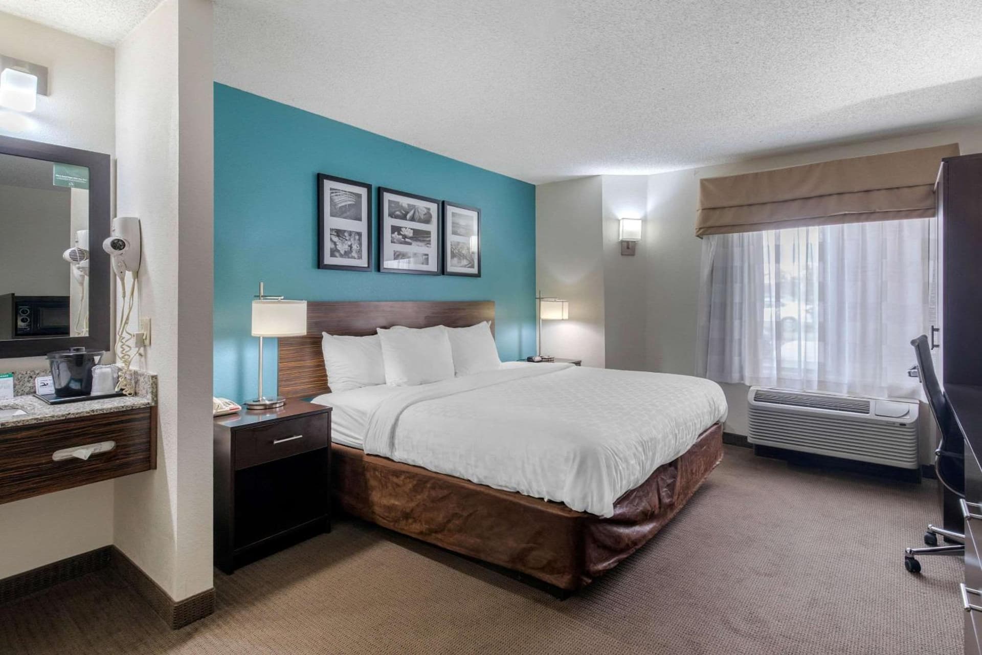 Clarion Inn & Suites DFW North gallery photo in Irving, TX — image 42