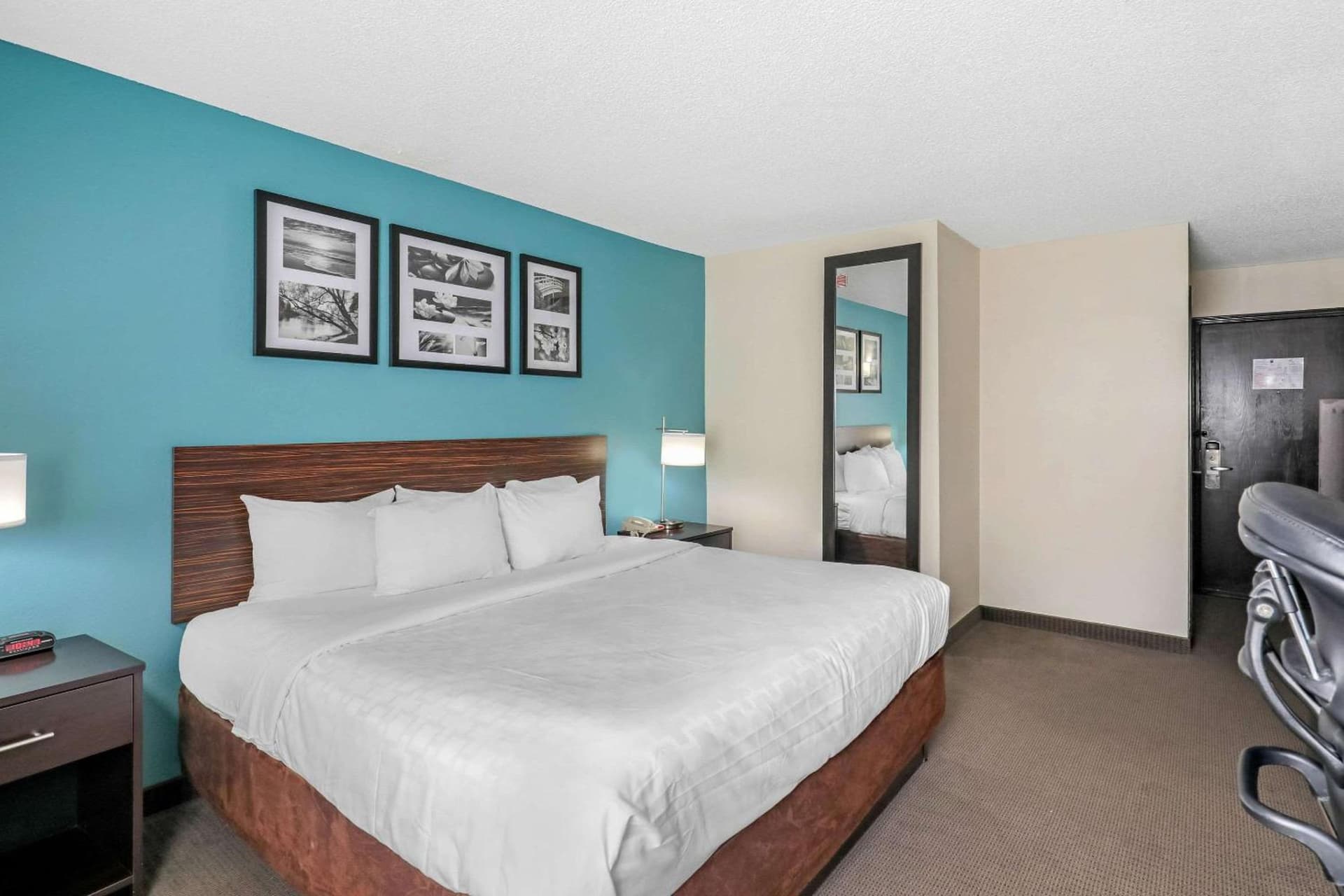 Clarion Inn & Suites DFW North gallery photo in Irving, TX — image 12