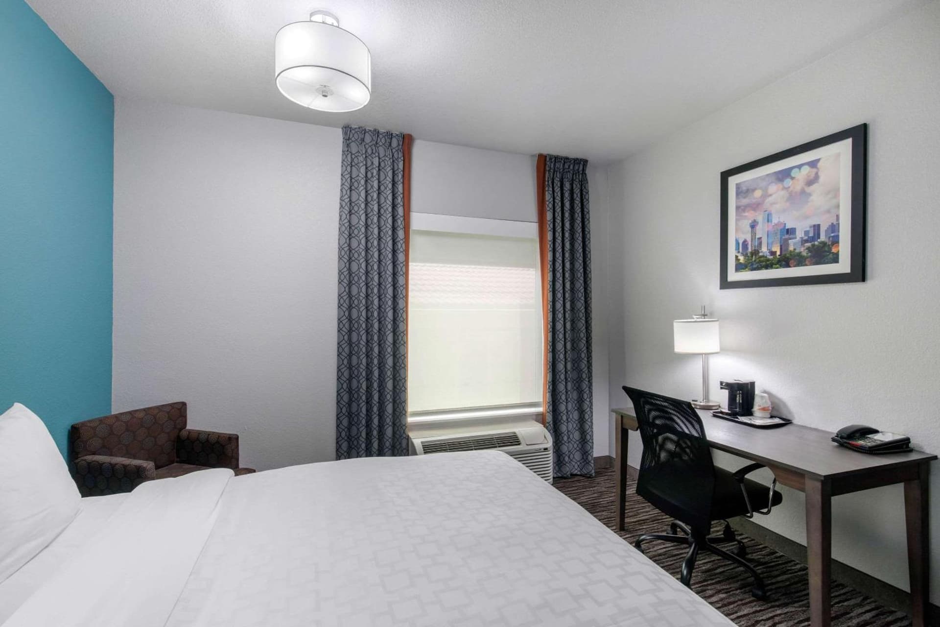 Clarion Inn & Suites DFW North gallery photo in Irving, TX — image 24