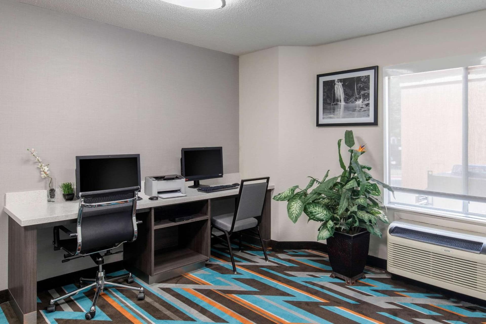 Clarion Inn & Suites DFW North gallery photo in Irving, TX — image 34