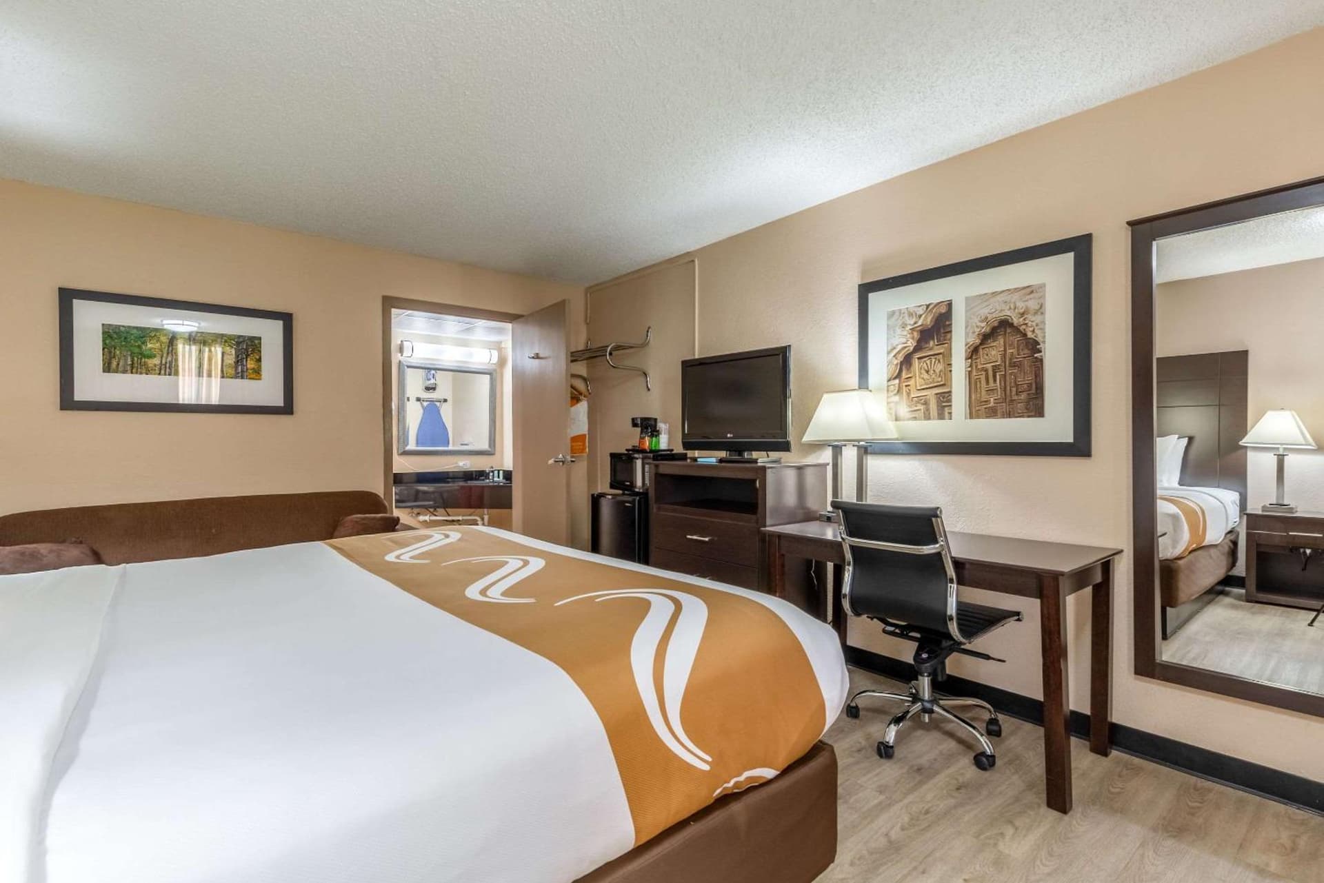 Quality Inn Pasadena - Houston East gallery photo in Pasadena, TX — image 7