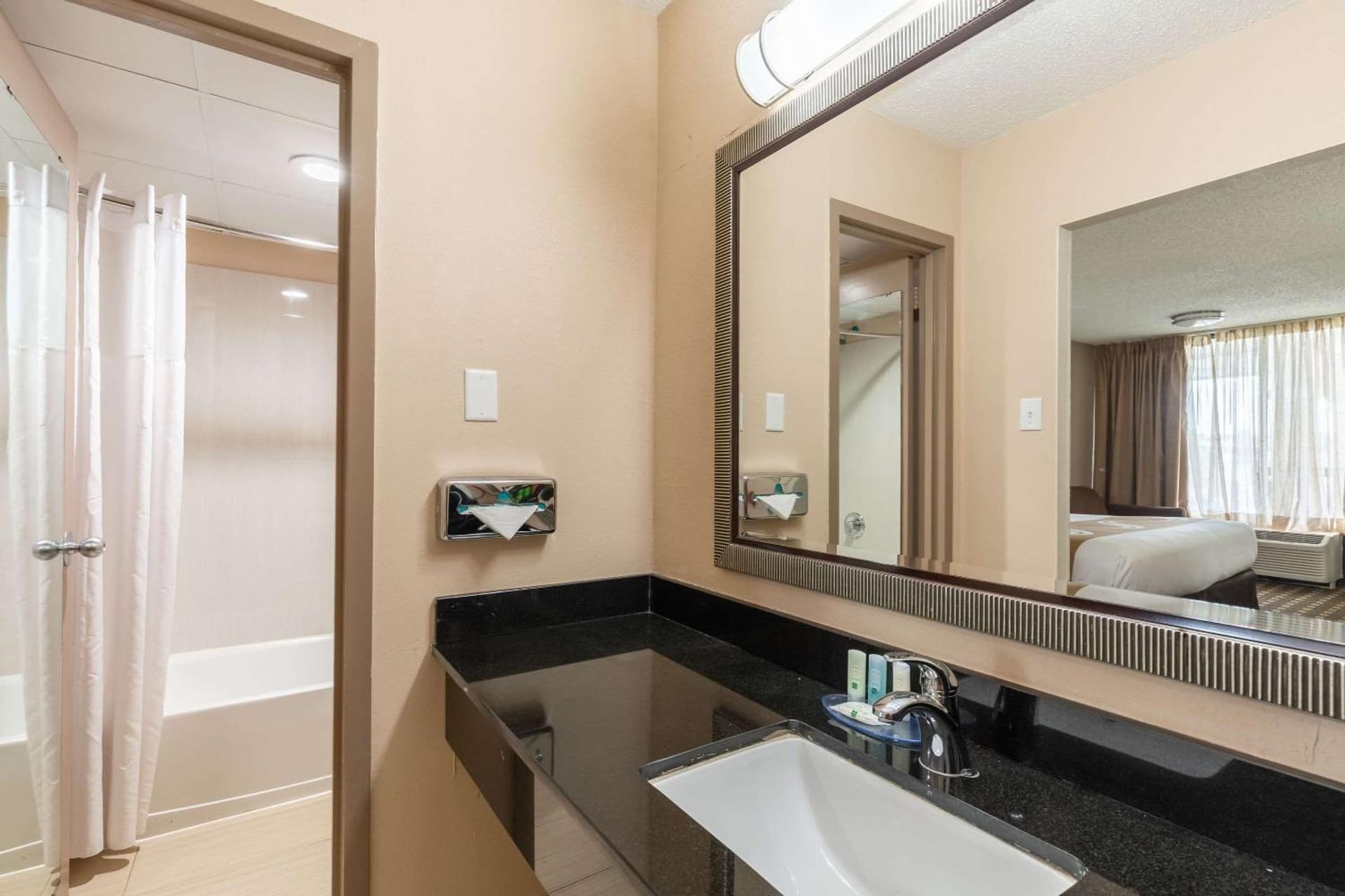 Quality Inn Pasadena - Houston East gallery photo in Pasadena, TX — image 18