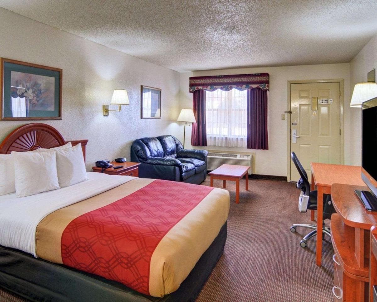 Econo Lodge Decatur property views in Decatur, TX — gallery photo 3