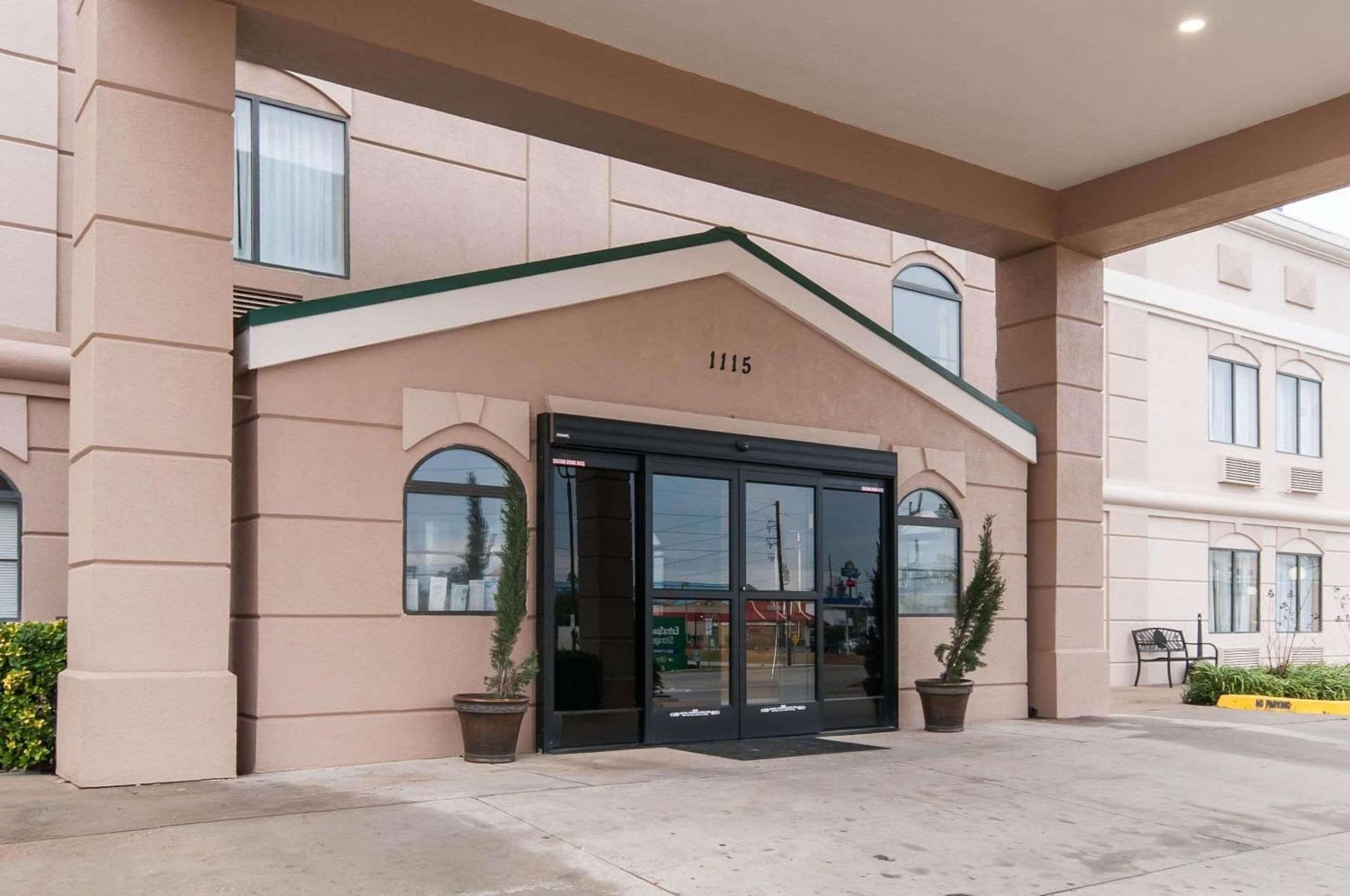 Comfort Inn North Conroe interior in Conroe, TX — gallery photo 2
