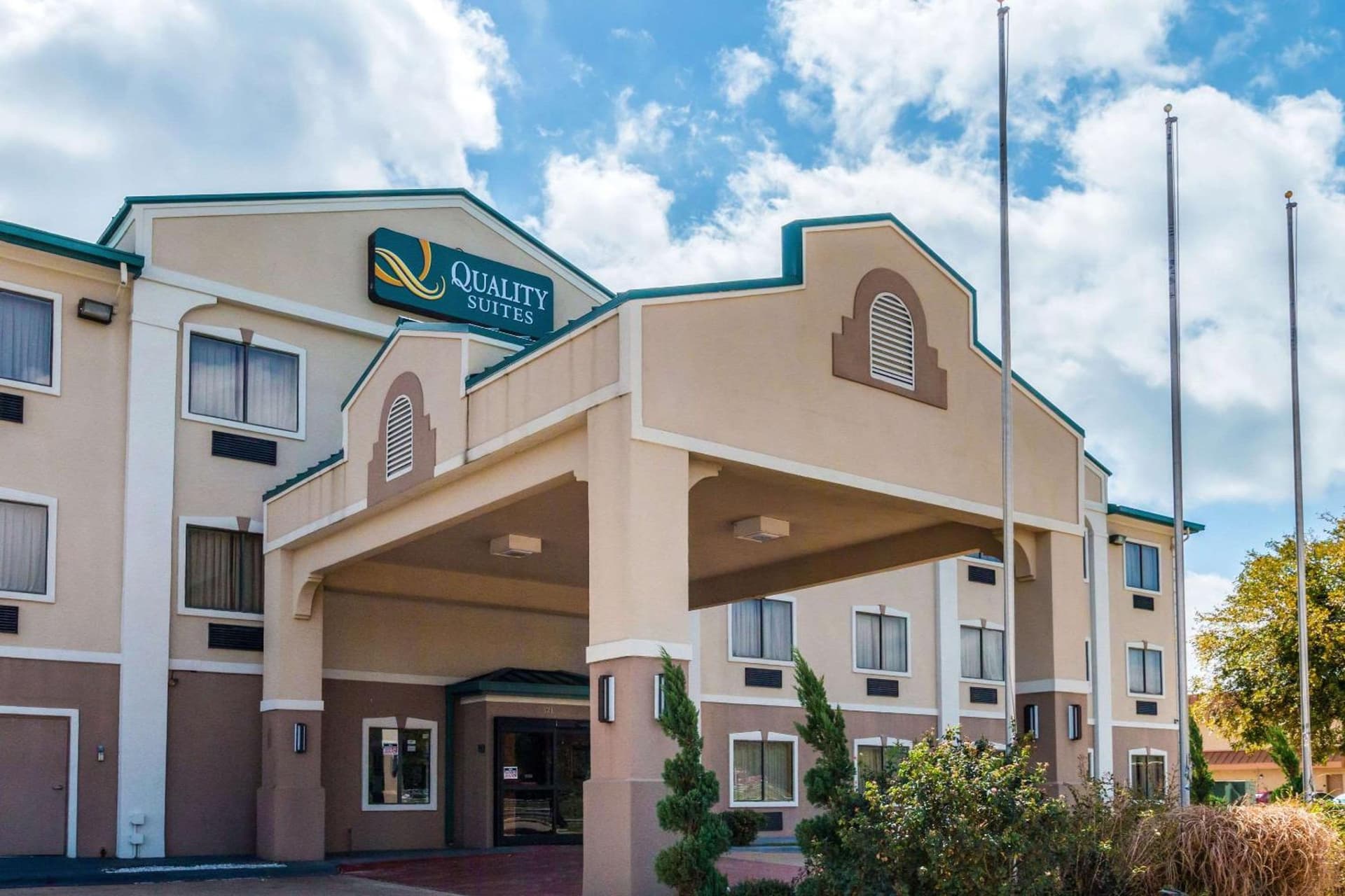 Quality Suites Burleson - Ft Worth featured exterior or lobby in Burleson, TX — similar hotel