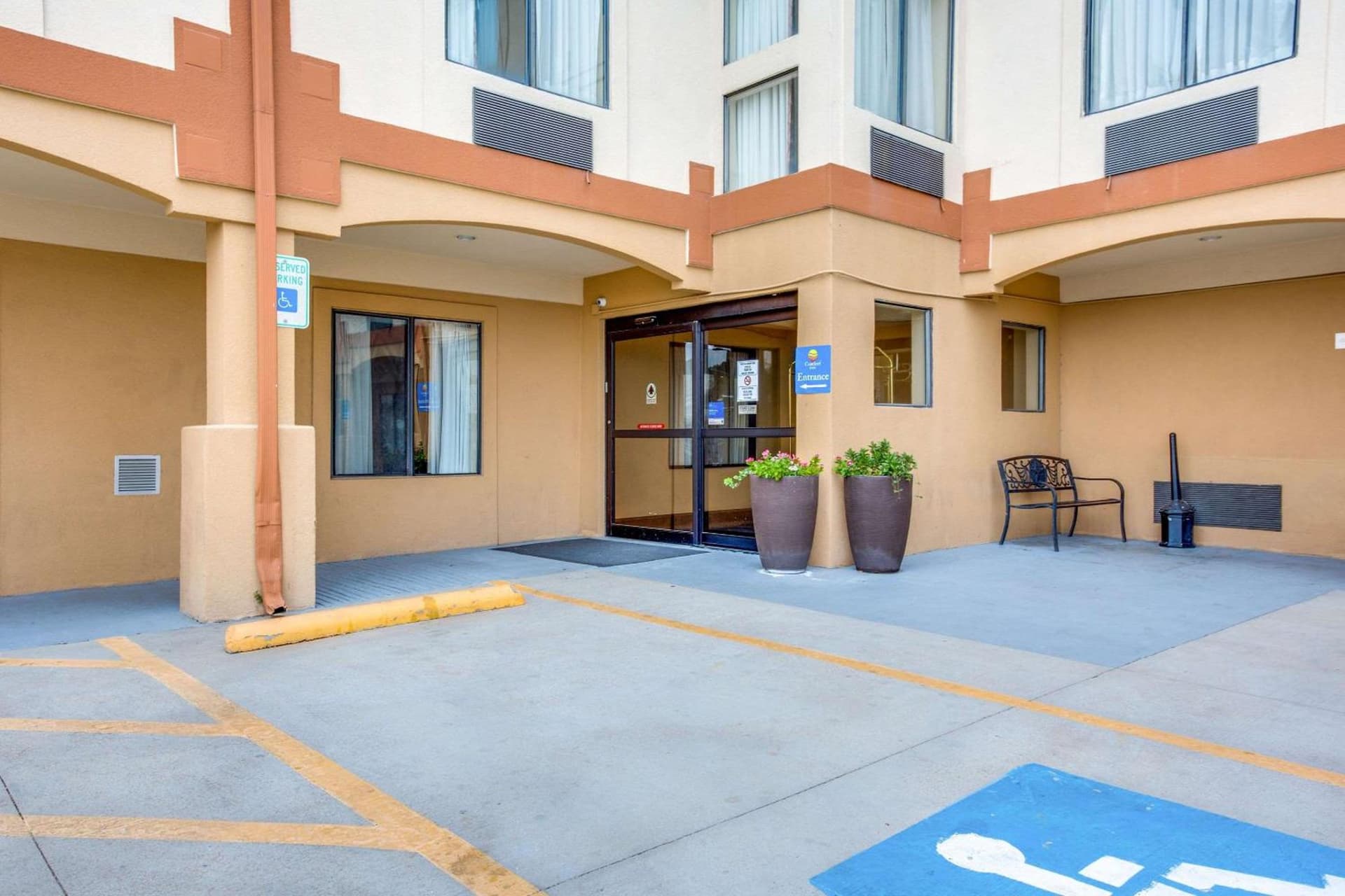 Comfort Inn & Suites Love Field-Dallas Market Center property views in Dallas, TX — gallery photo 3