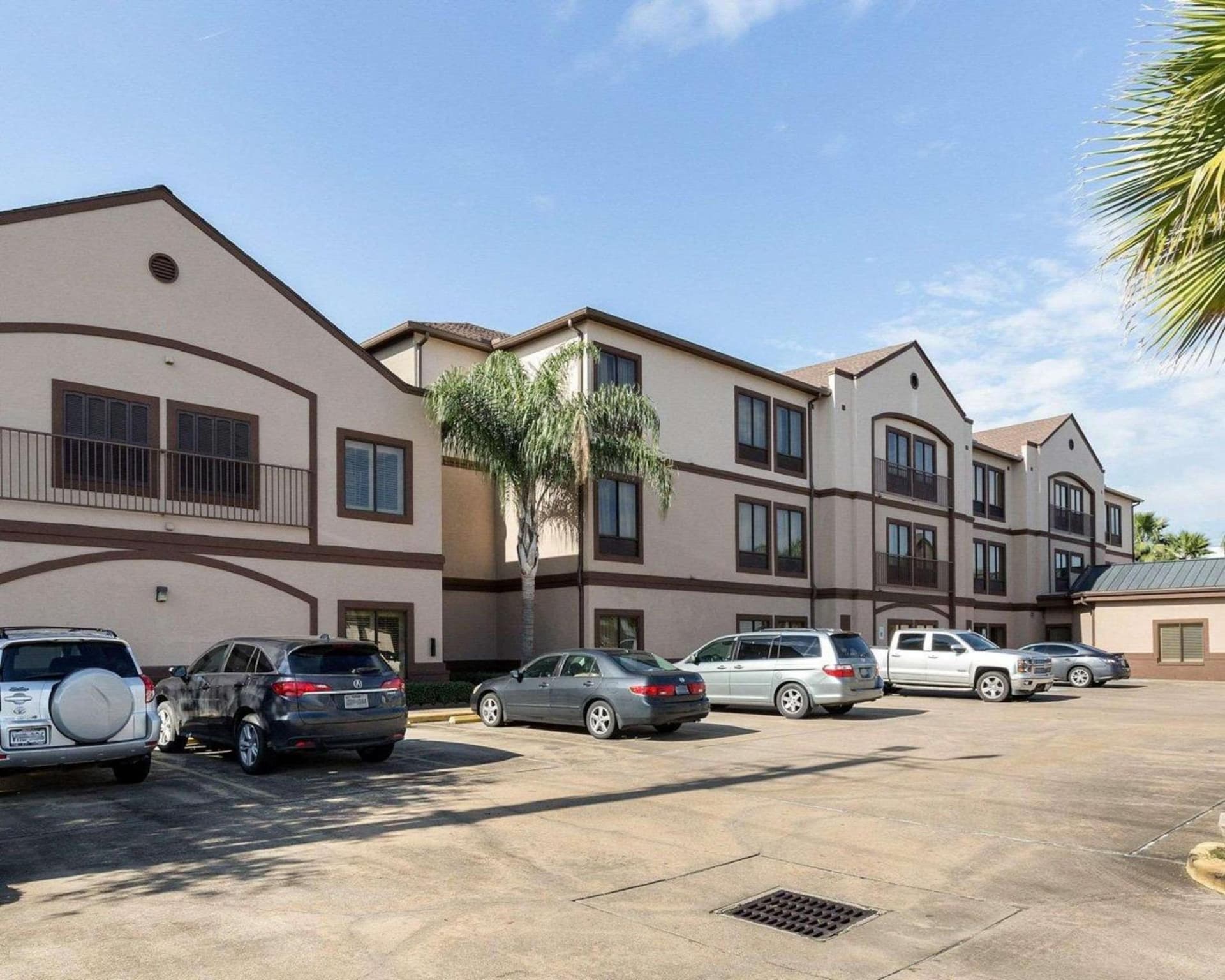 Comfort Suites Lake Jackson Clute interior in Lake Jackson, TX — gallery photo 2