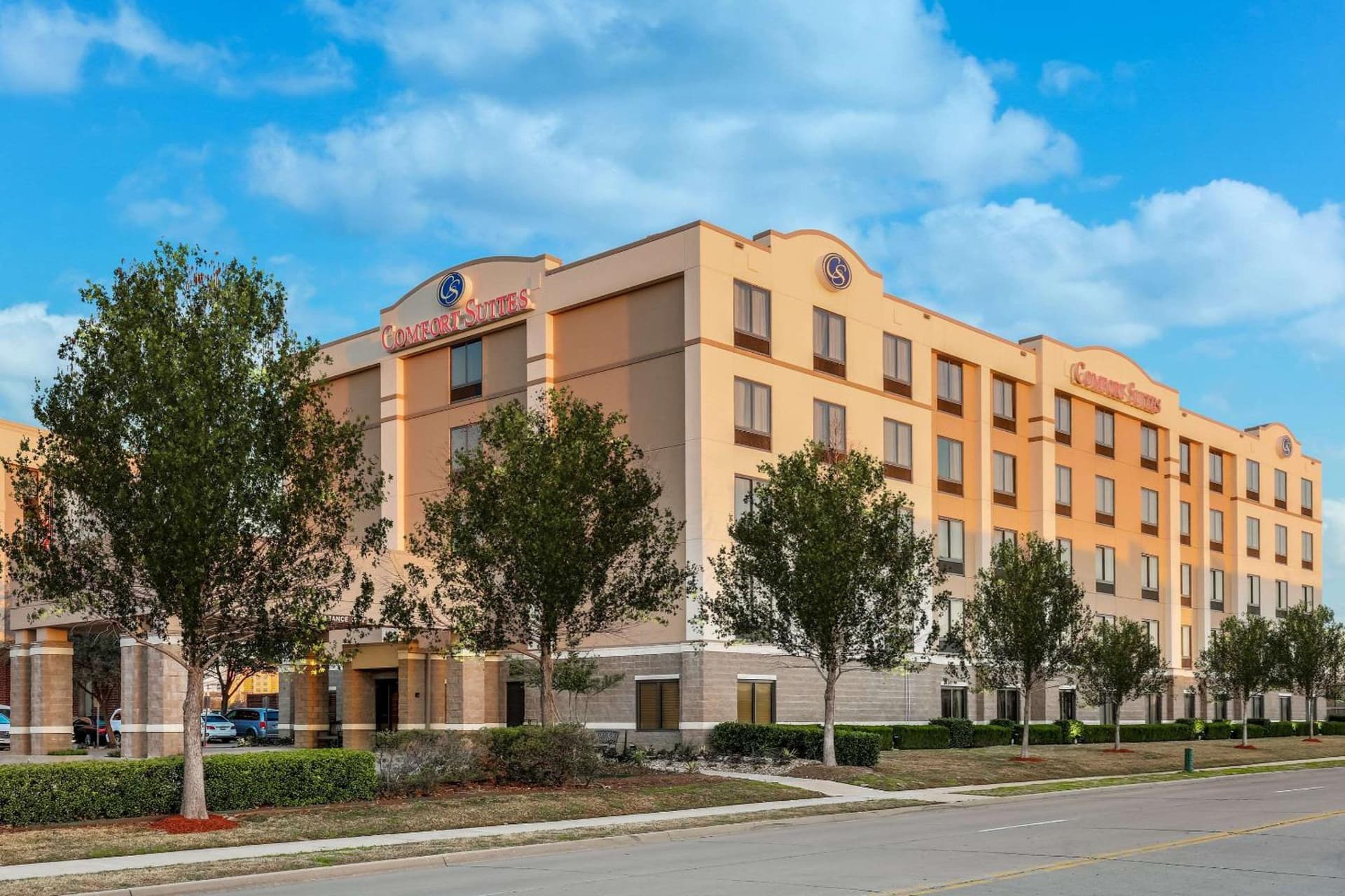 Comfort Suites DFW N-Grapevine featured exterior or lobby in Grapevine, TX — similar hotel
