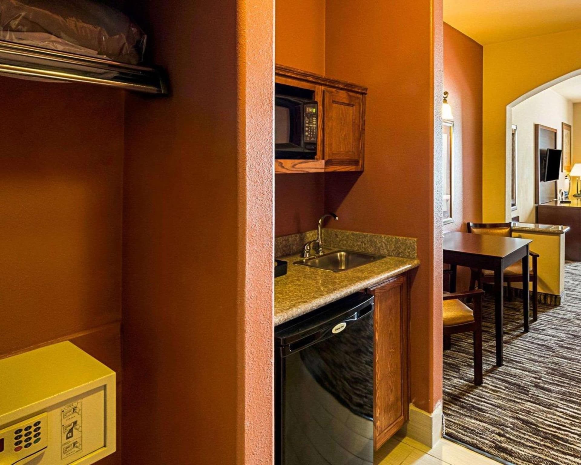 Comfort Suites McAllen Airport and La Plaza Mall gallery photo in McAllen, TX — image 15