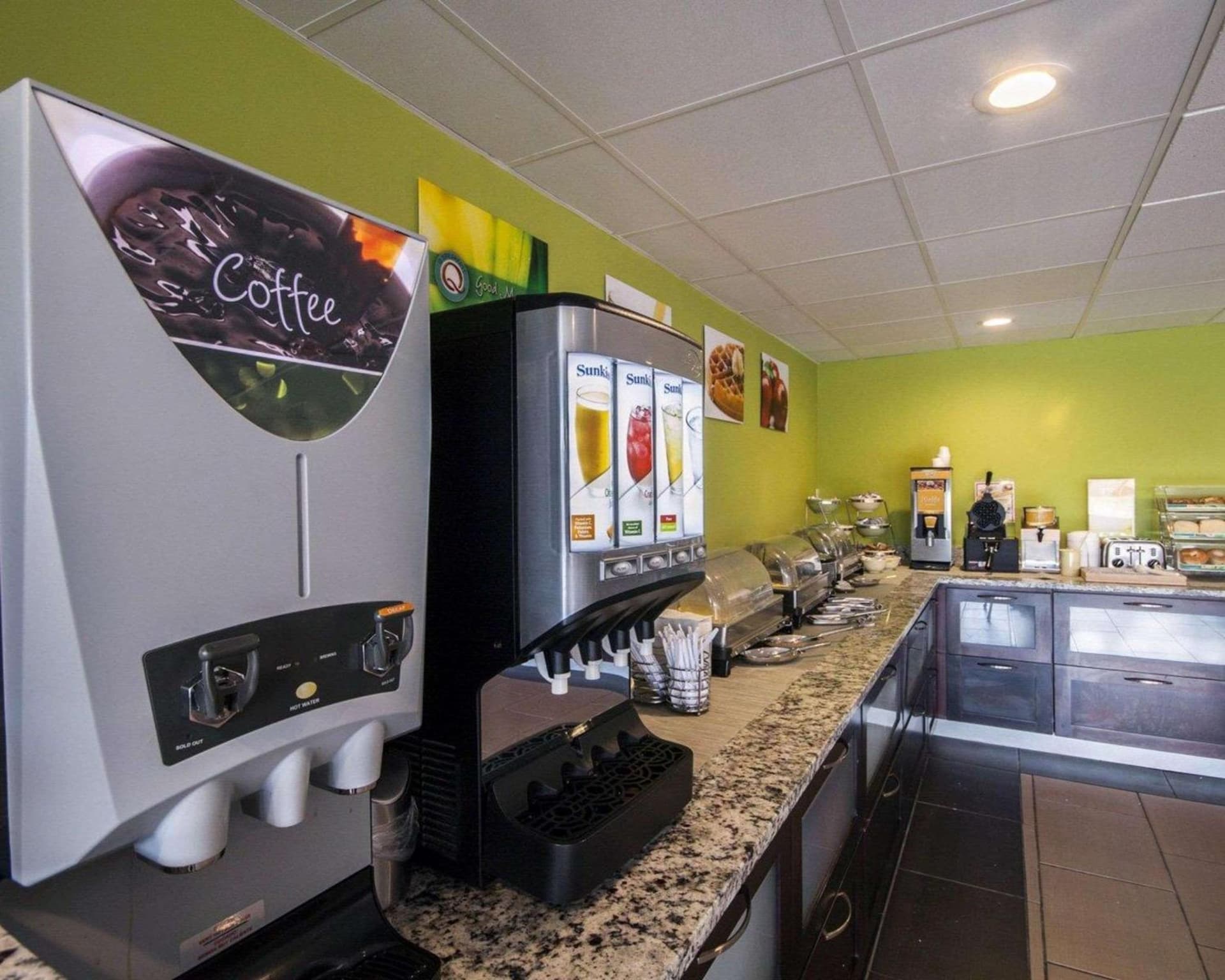 Quality Inn & Suites Airport property views in El Paso, TX — gallery photo 3