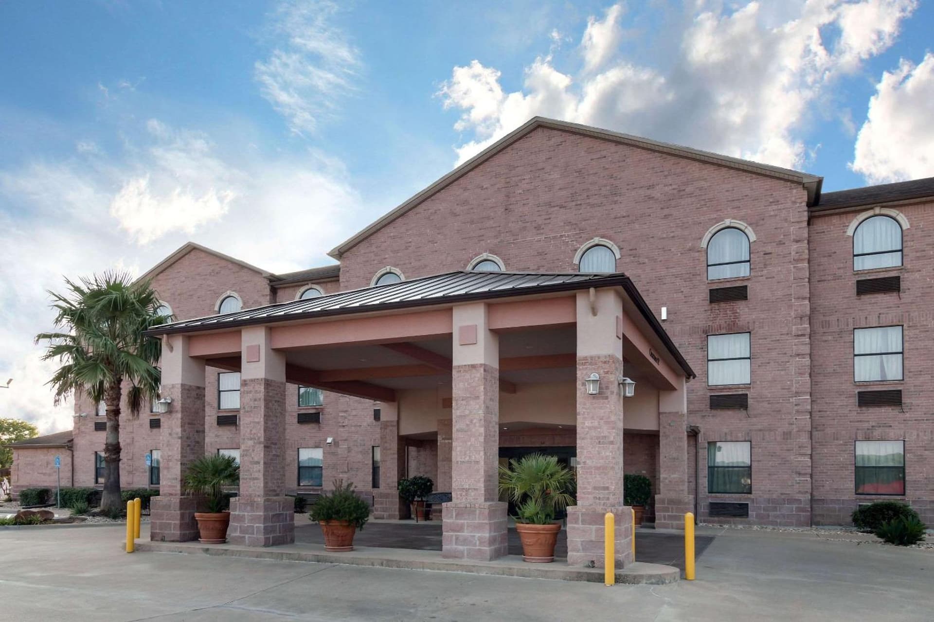 Quality Inn Buffalo interior in Buffalo, TX — gallery photo 2