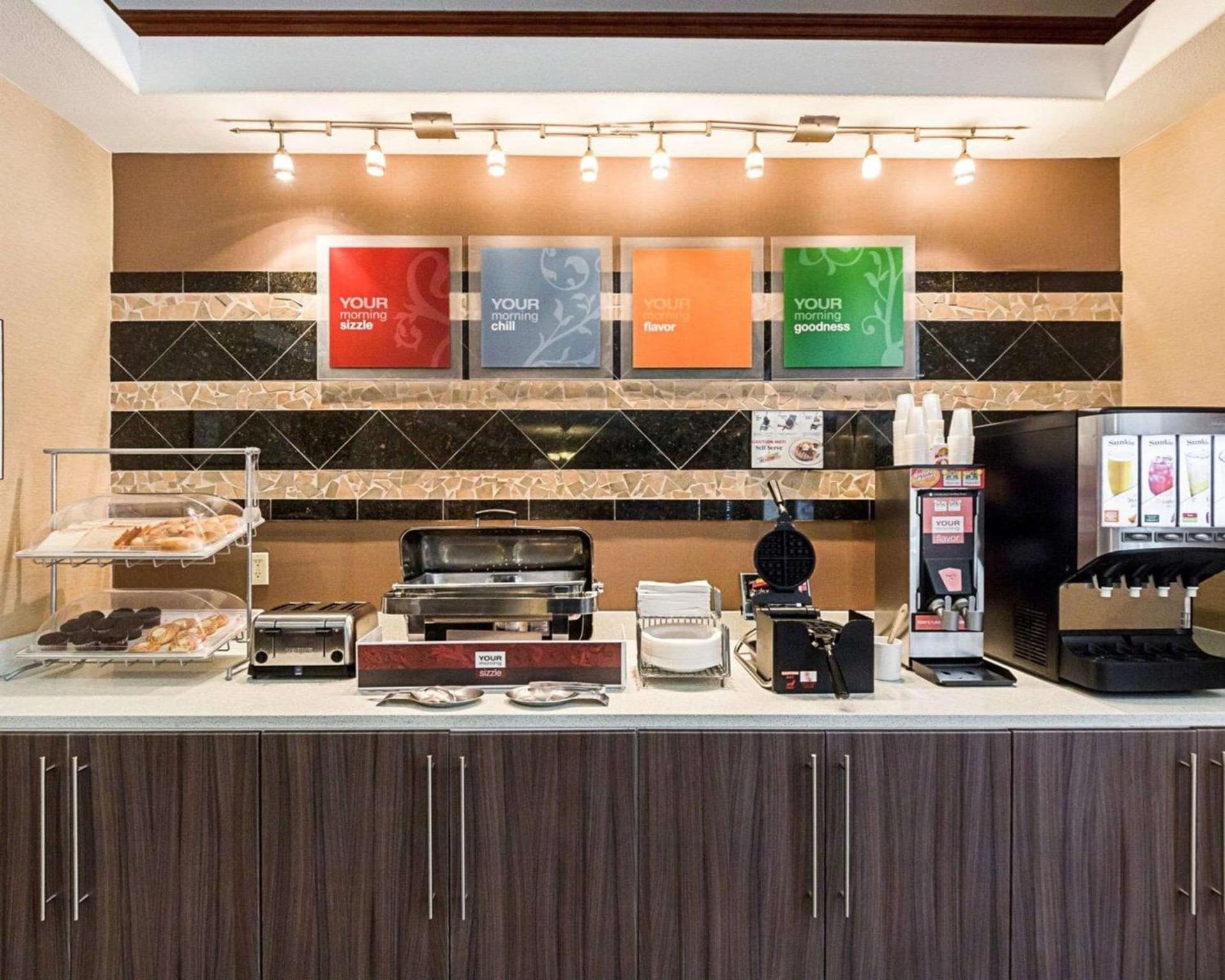 Comfort Suites McAllen Airport and La Plaza Mall gallery photo in McAllen, TX — image 11