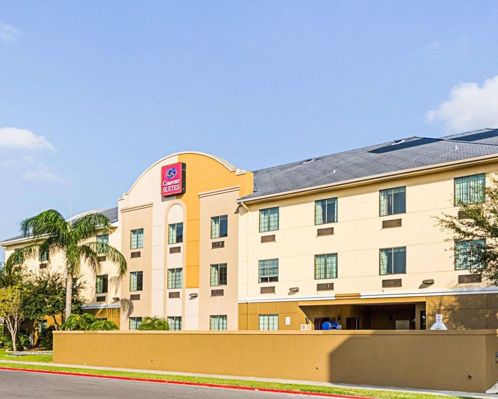 Comfort Suites McAllen Airport and La Plaza Mall property views in McAllen, TX — gallery photo 3