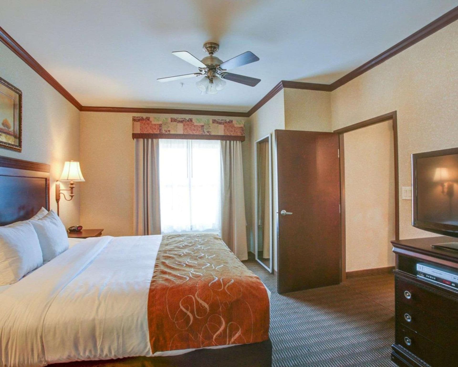 Comfort Suites University Drive interior in College Station, TX — gallery photo 2