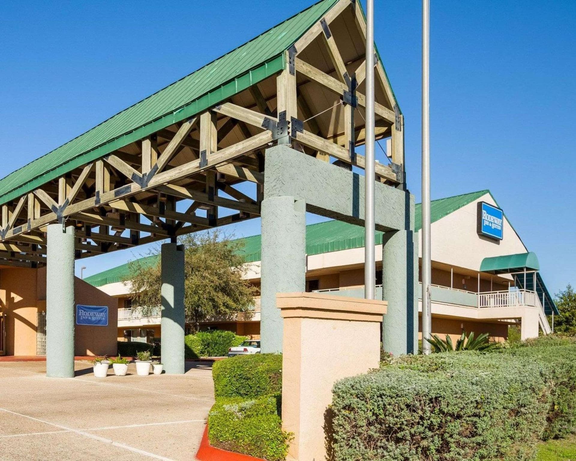 Fiesta Inn and Suites Medical Center I-10 property views in San Antonio, TX — gallery photo 3
