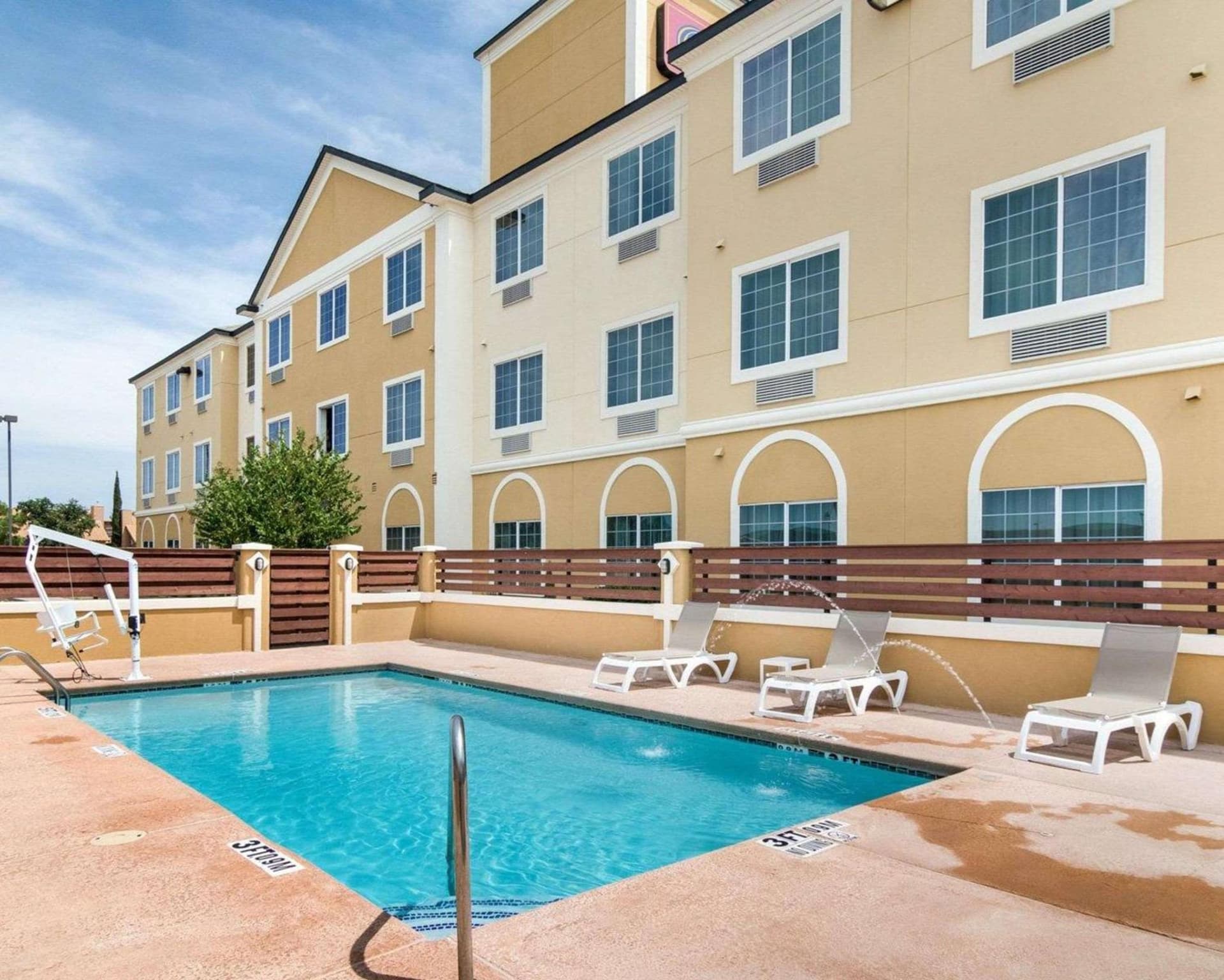 Comfort Suites Odessa near University gallery photo in Odessa, TX — image 26