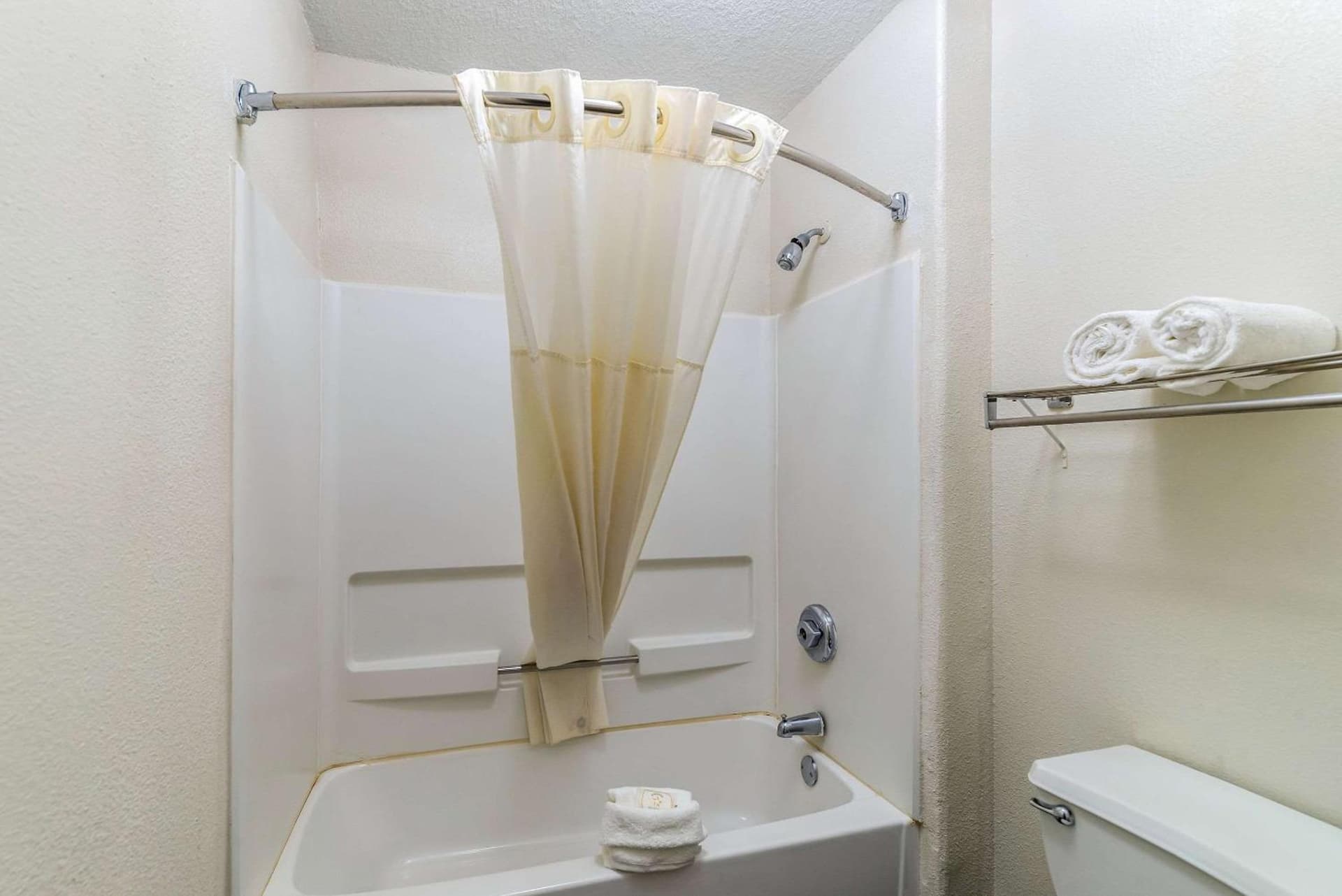 Quality Inn & Suites Canton property views in Canton, TX — gallery photo 3