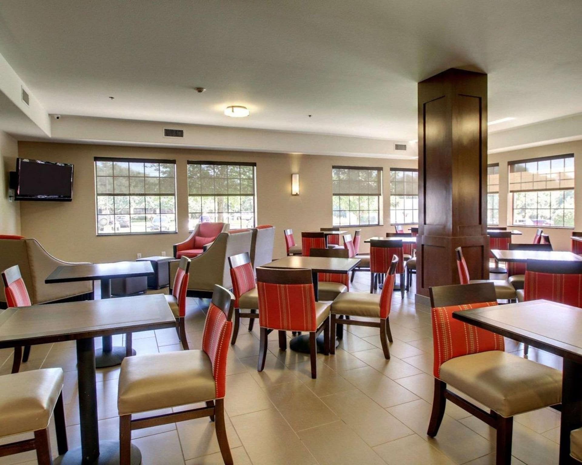Comfort Suites Tyler South property views in Tyler, TX — gallery photo 3