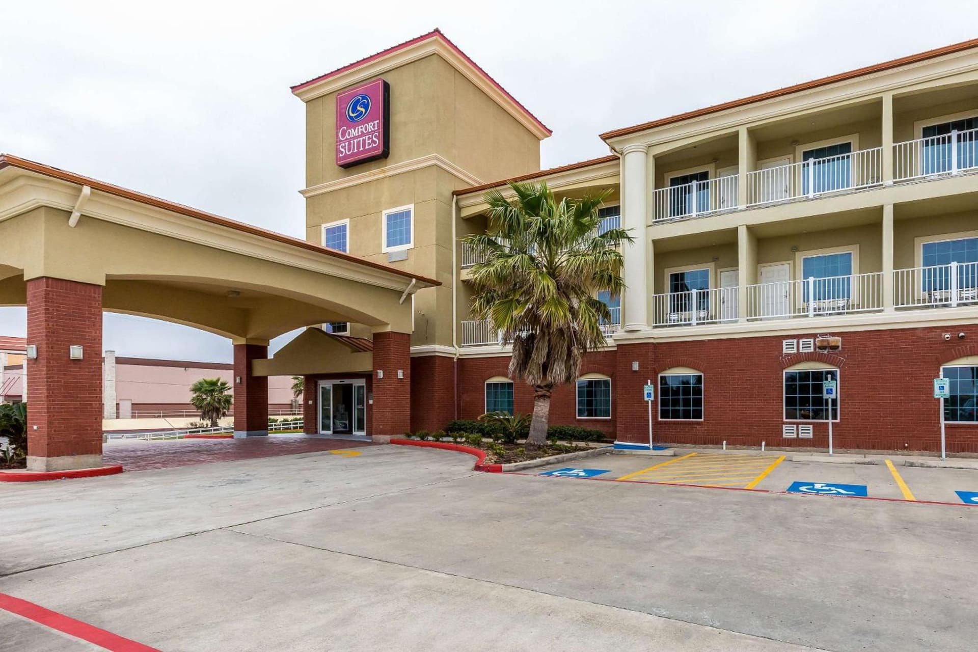 Comfort Suites Galveston Cruise Port Area - Beachside property views in Galveston, TX — gallery photo 3