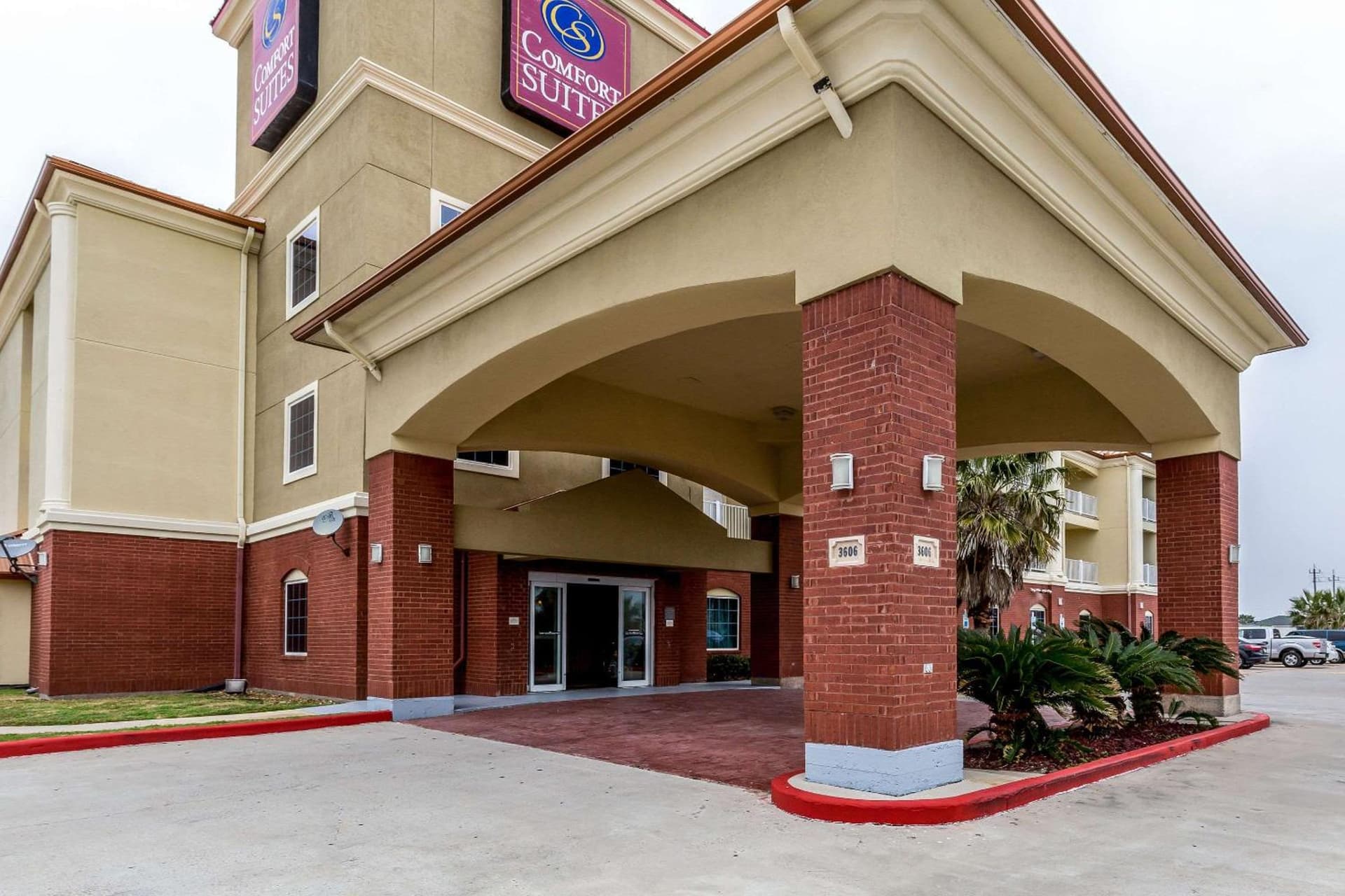 Comfort Suites Galveston Cruise Port Area - Beachside interior in Galveston, TX — gallery photo 2