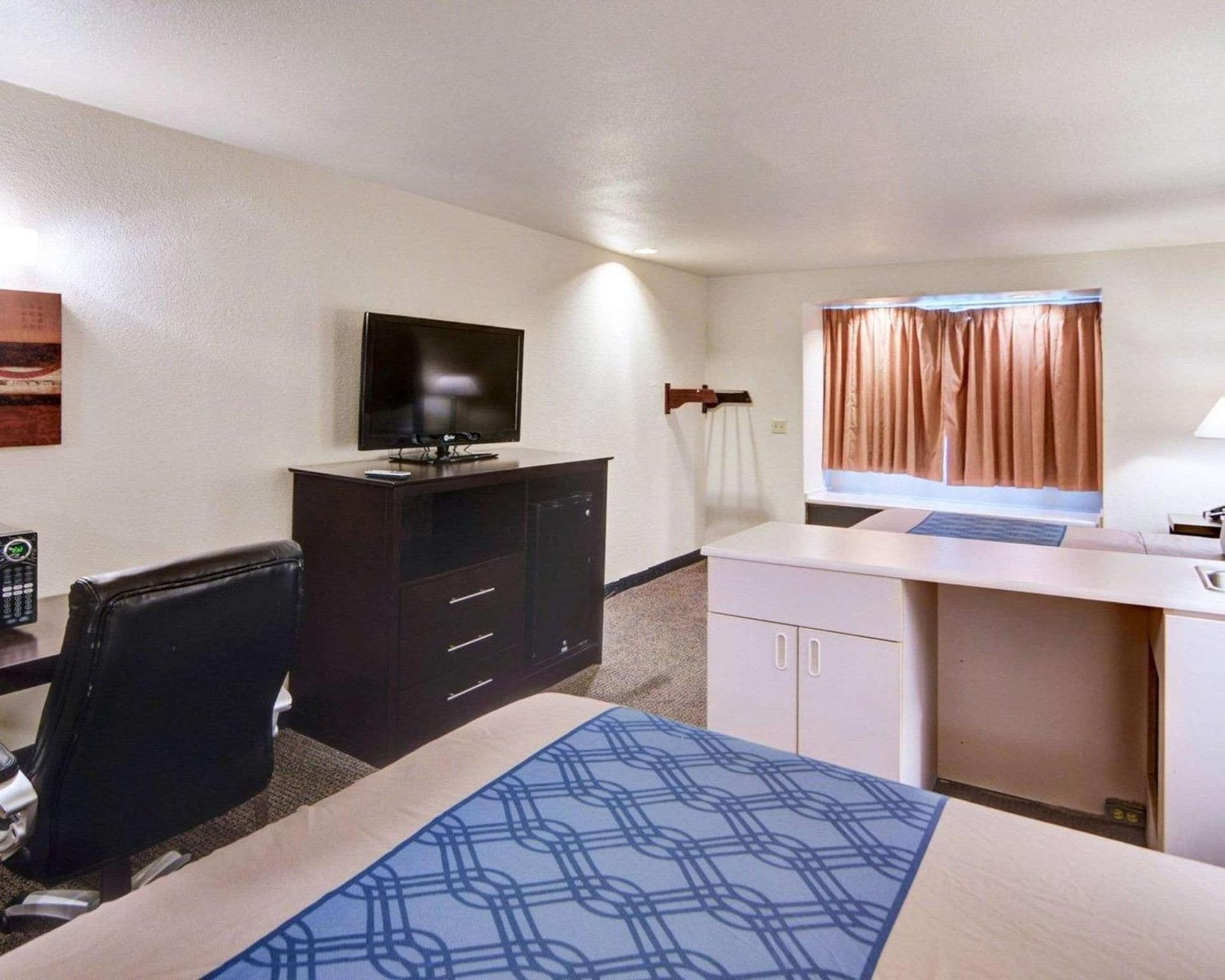Rodeway Inn & Suites Lewisville I-35 interior in Lewisville, TX — gallery photo 2