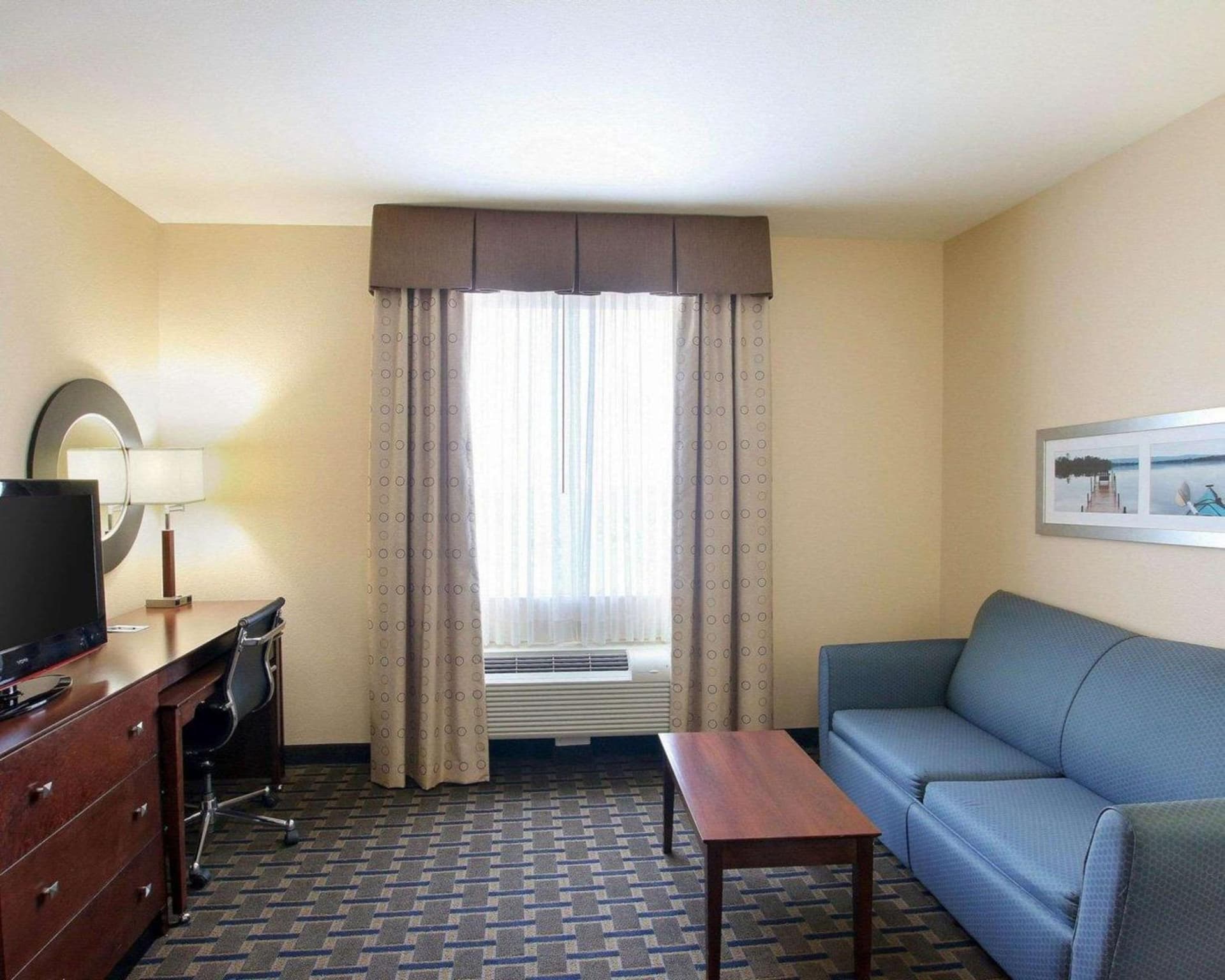 Comfort Suites Waxahachie - Dallas gallery photo in Waxahachie, TX — image 7