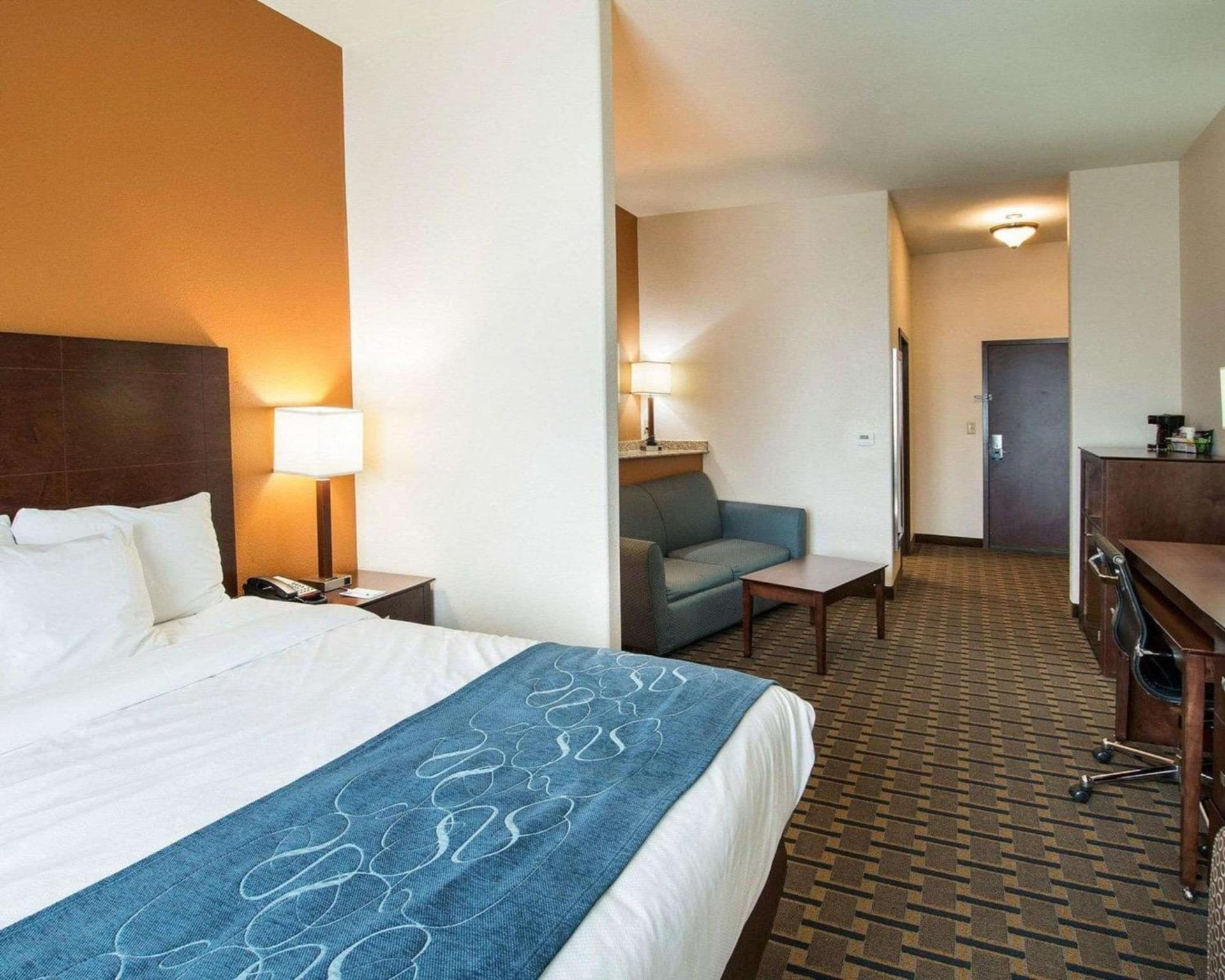 Comfort Suites Waxahachie - Dallas gallery photo in Waxahachie, TX — image 31