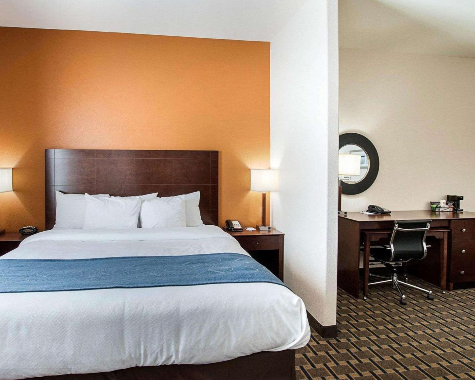 Comfort Suites Waxahachie - Dallas gallery photo in Waxahachie, TX — image 20
