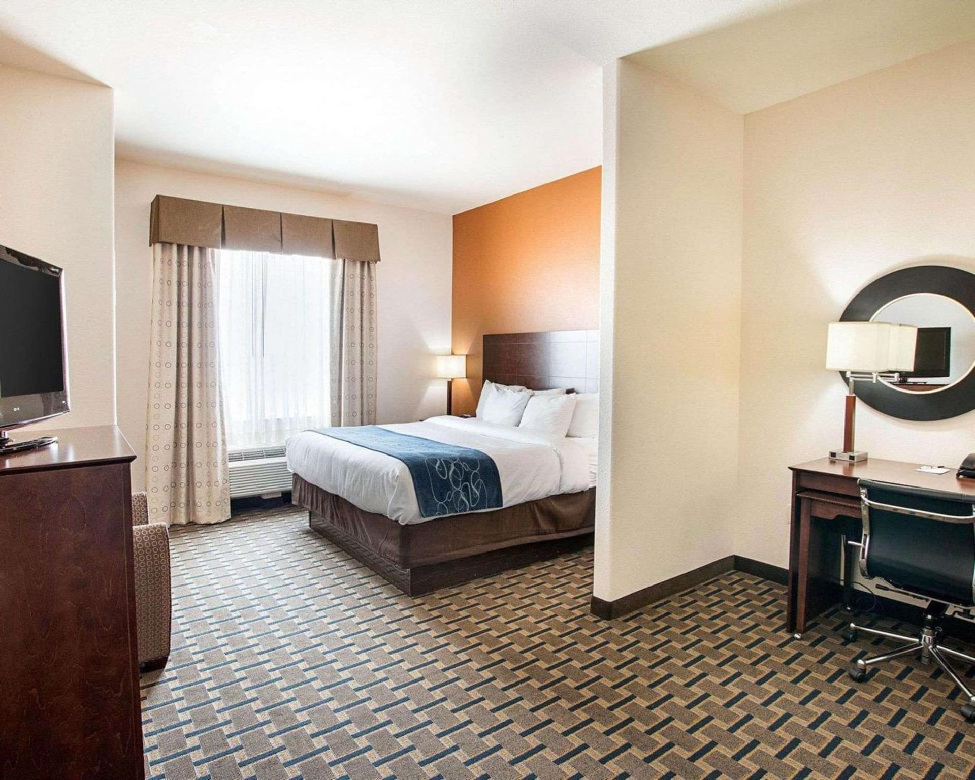 Comfort Suites Waxahachie - Dallas gallery photo in Waxahachie, TX — image 12