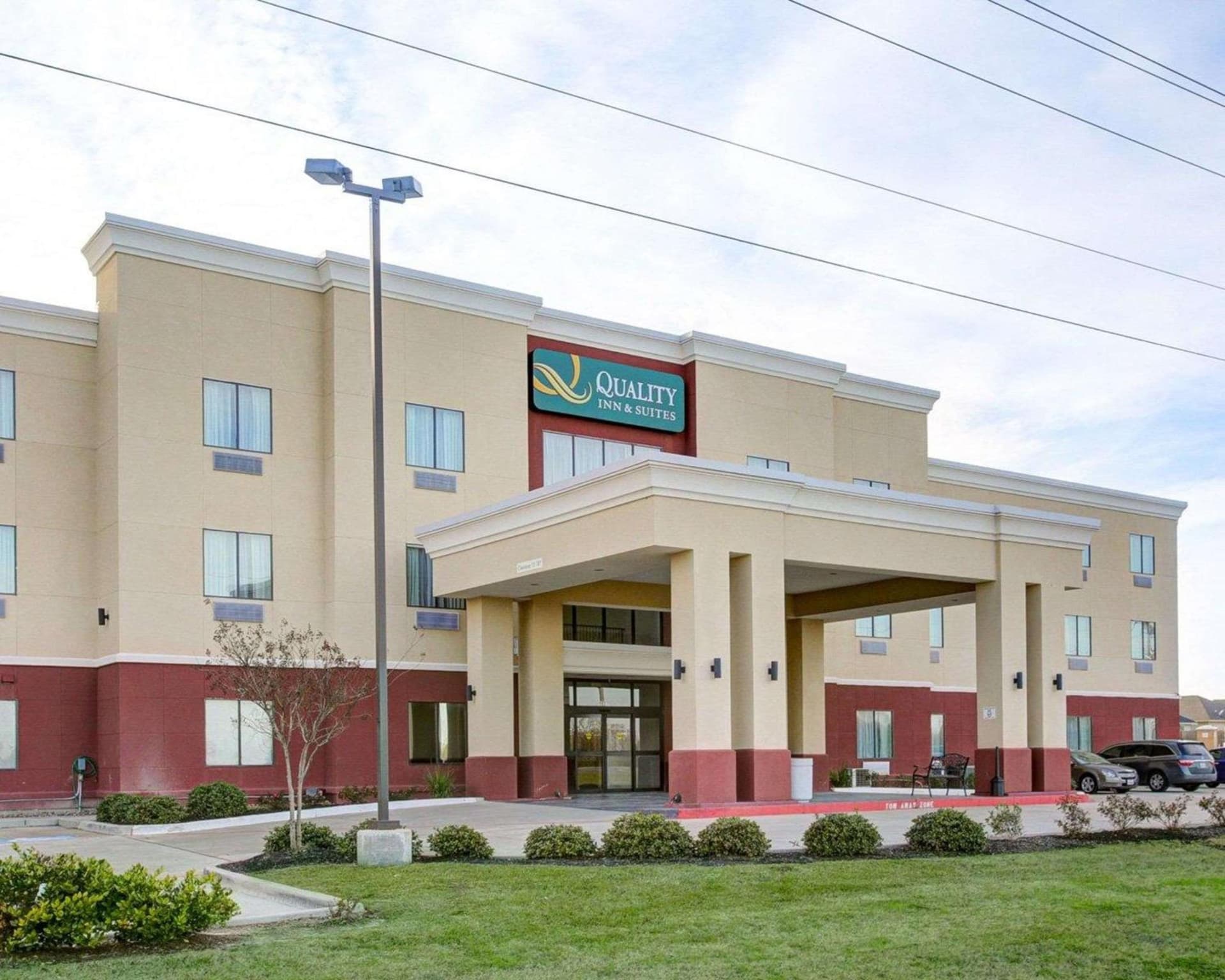 Quality Inn & Suites Bryan-College Station interior in Bryan, TX — gallery photo 2