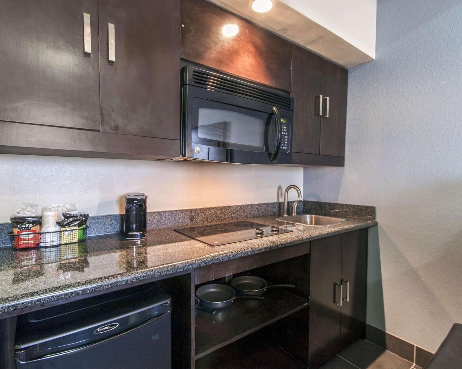 Comfort Inn & Suites El Paso I-10 Airport Area property views in El Paso, TX — gallery photo 3
