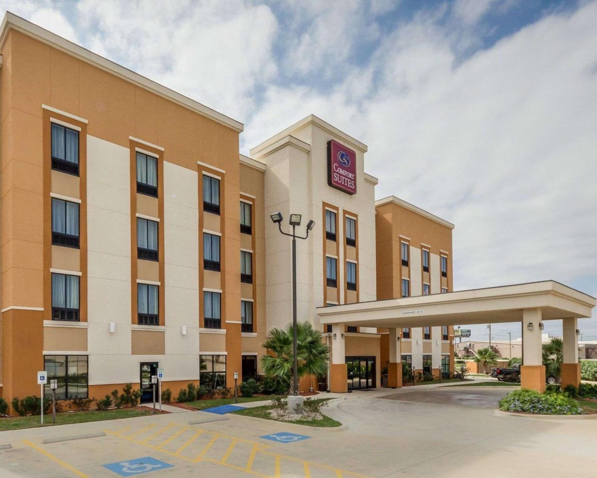 Comfort Suites Cotulla near I-35 property views in Cotulla, TX — gallery photo 3
