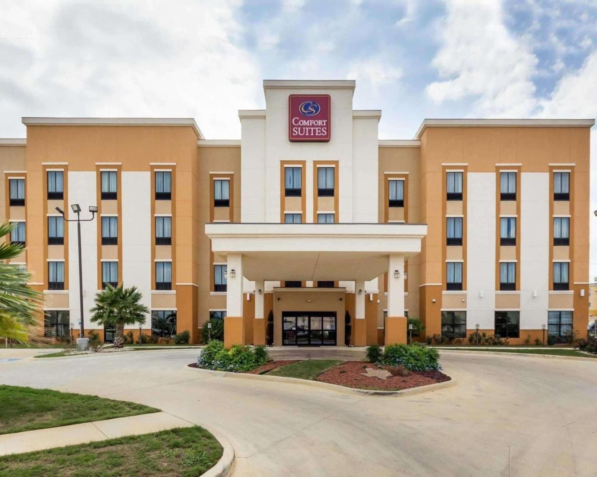 Comfort Suites Cotulla near I-35 featured exterior or lobby in Cotulla, TX — similar hotel