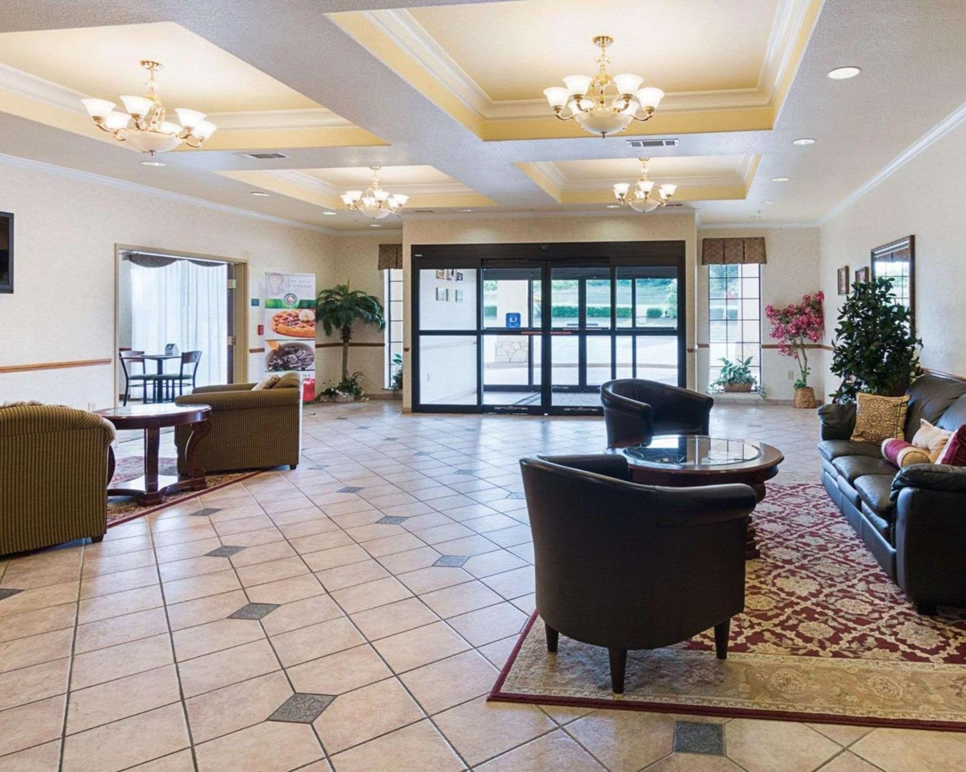 Quality Inn & Suites Glen Rose interior in Glen Rose, TX — gallery photo 2