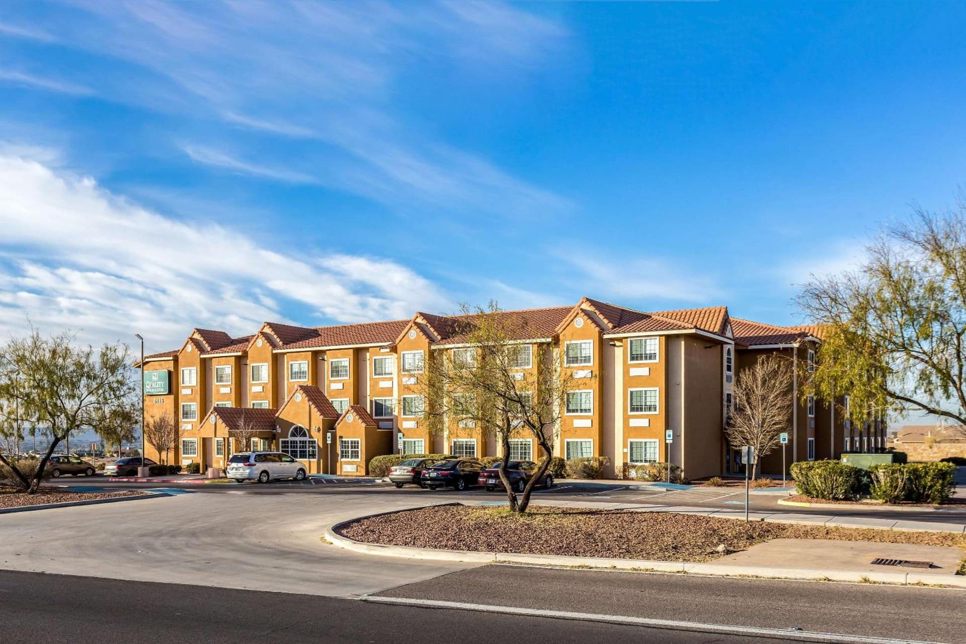 Quality Inn & Suites West El Paso I-10 interior in El Paso, TX — gallery photo 2