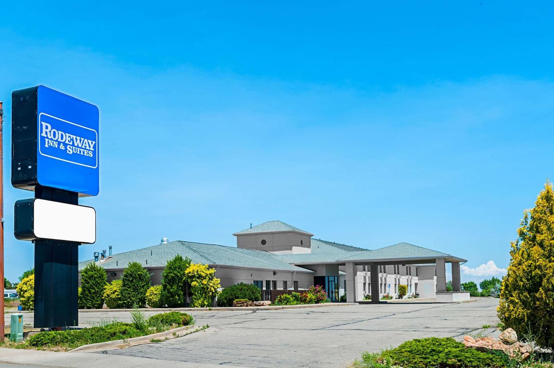 Rodeway Inn & Suites Blanding featured exterior or lobby in Blanding, UT — similar hotel