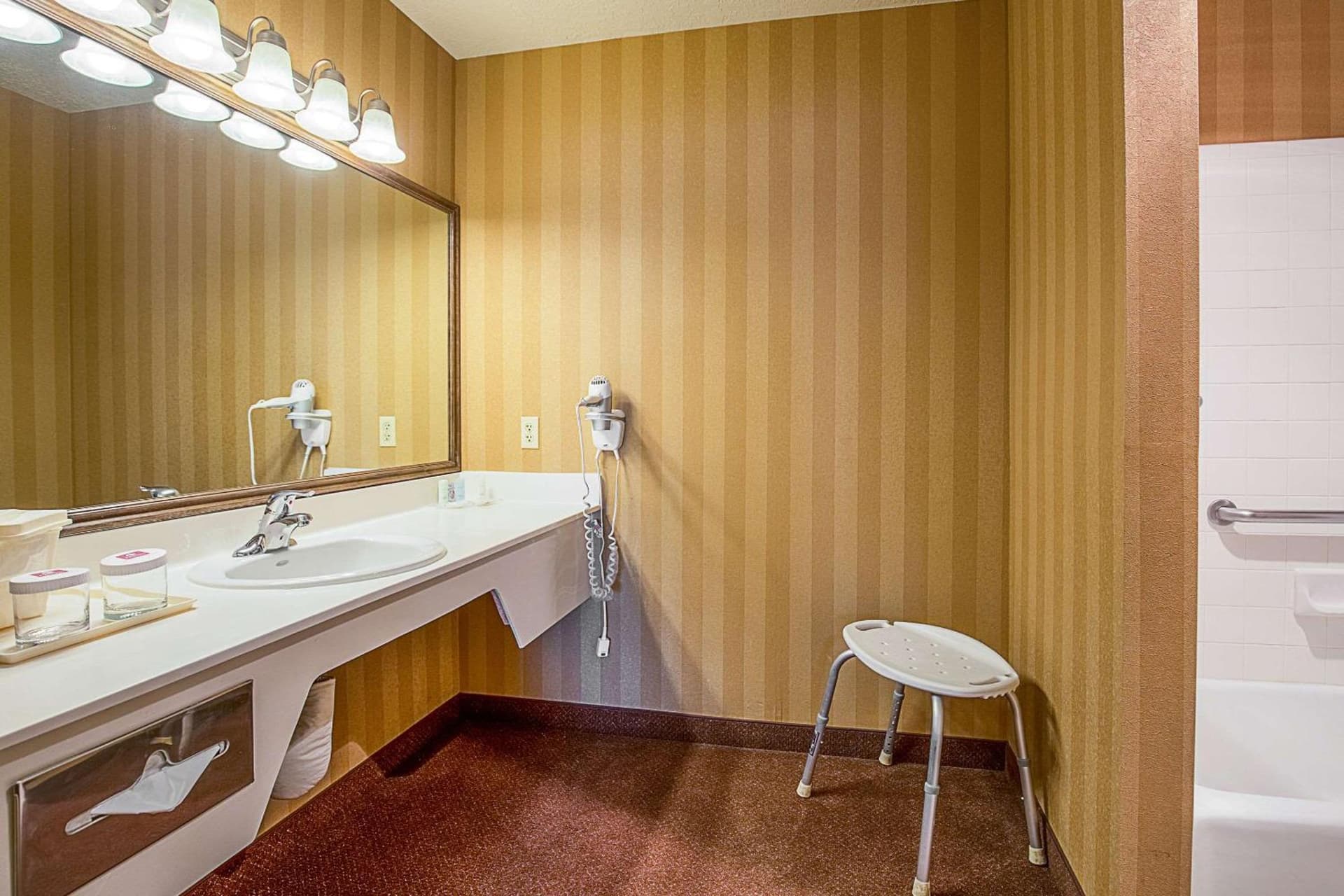 Clarion Suites St George - Convention Center Area gallery photo in St. George, UT — image 25