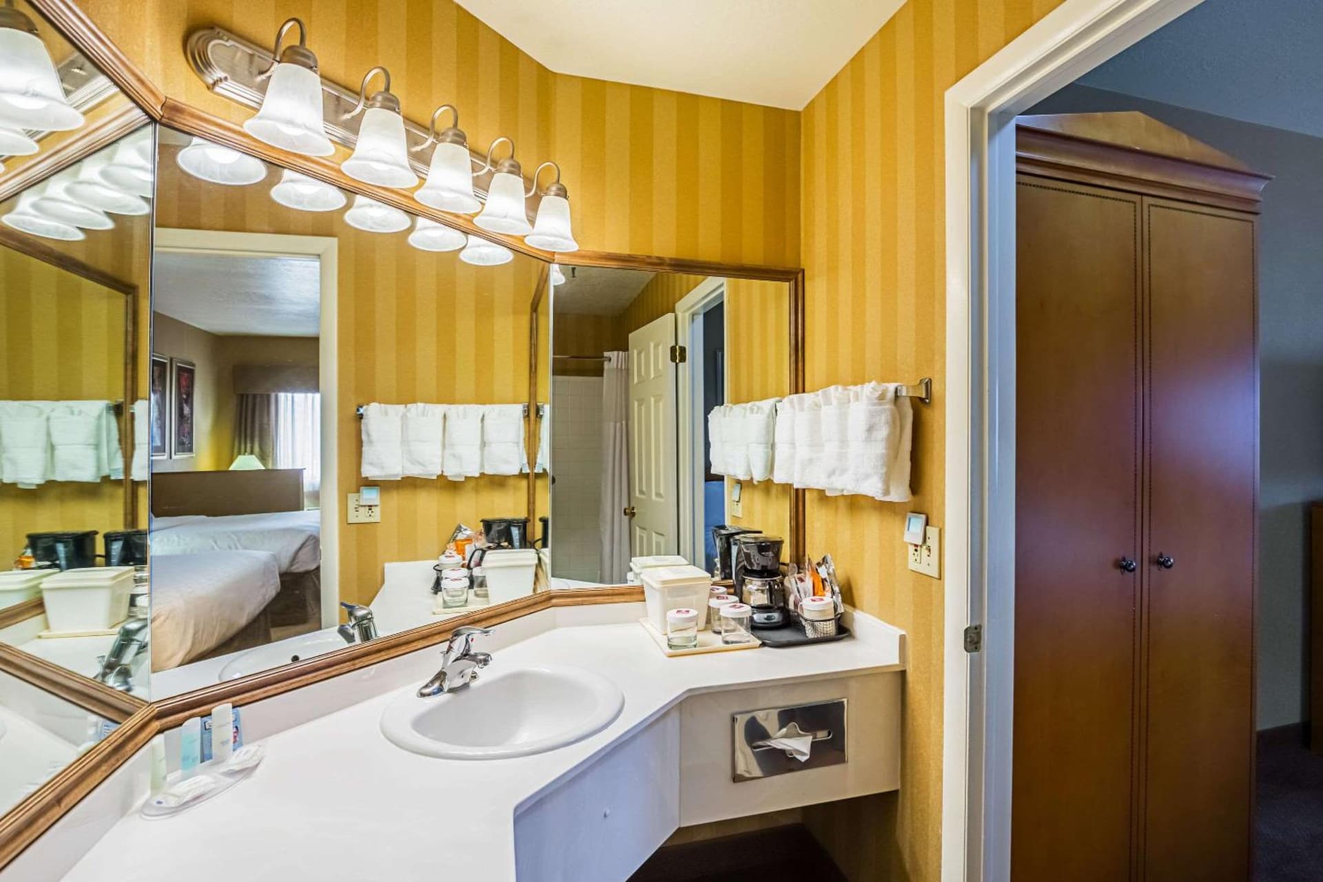 Clarion Suites St George - Convention Center Area gallery photo in St. George, UT — image 18
