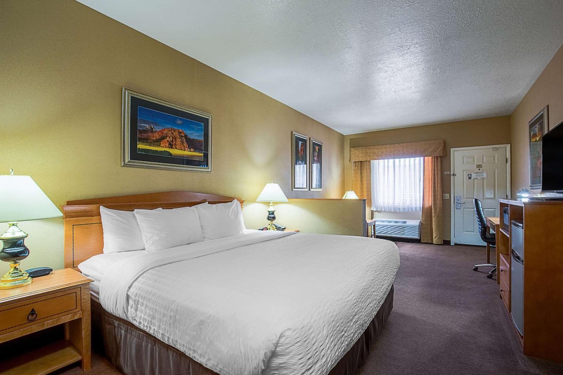 Clarion Suites St George - Convention Center Area gallery photo in St. George, UT — image 24